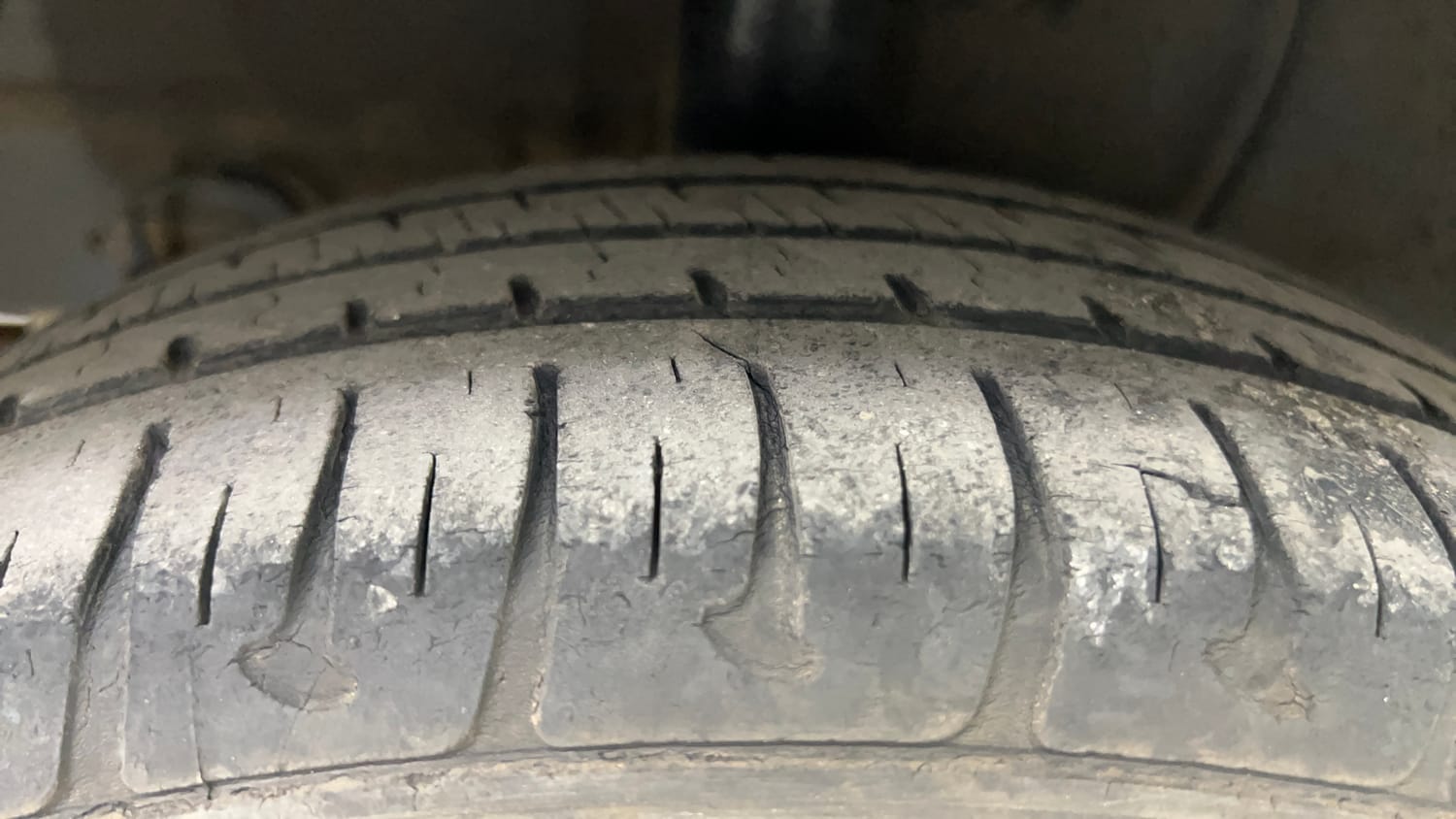 Used 2018 Hyundai Grand i10 Sportz 1.2 Kappa VTVT Petrol Manual tyres RIGHT REAR TYRE TREAD VIEW