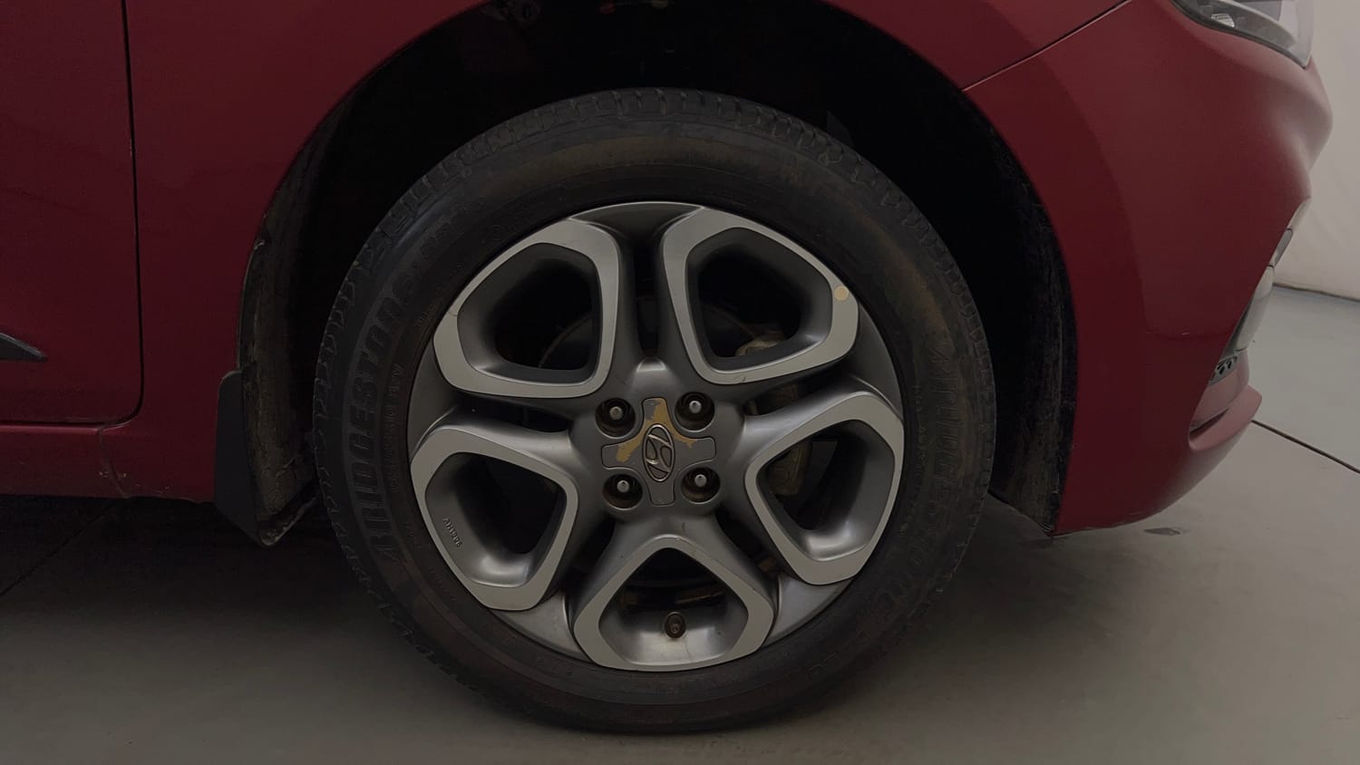 Used 2018 Hyundai Elite i20 Asta 1.2 (O) Petrol Manual tyres RIGHT FRONT TYRE RIM VIEW
