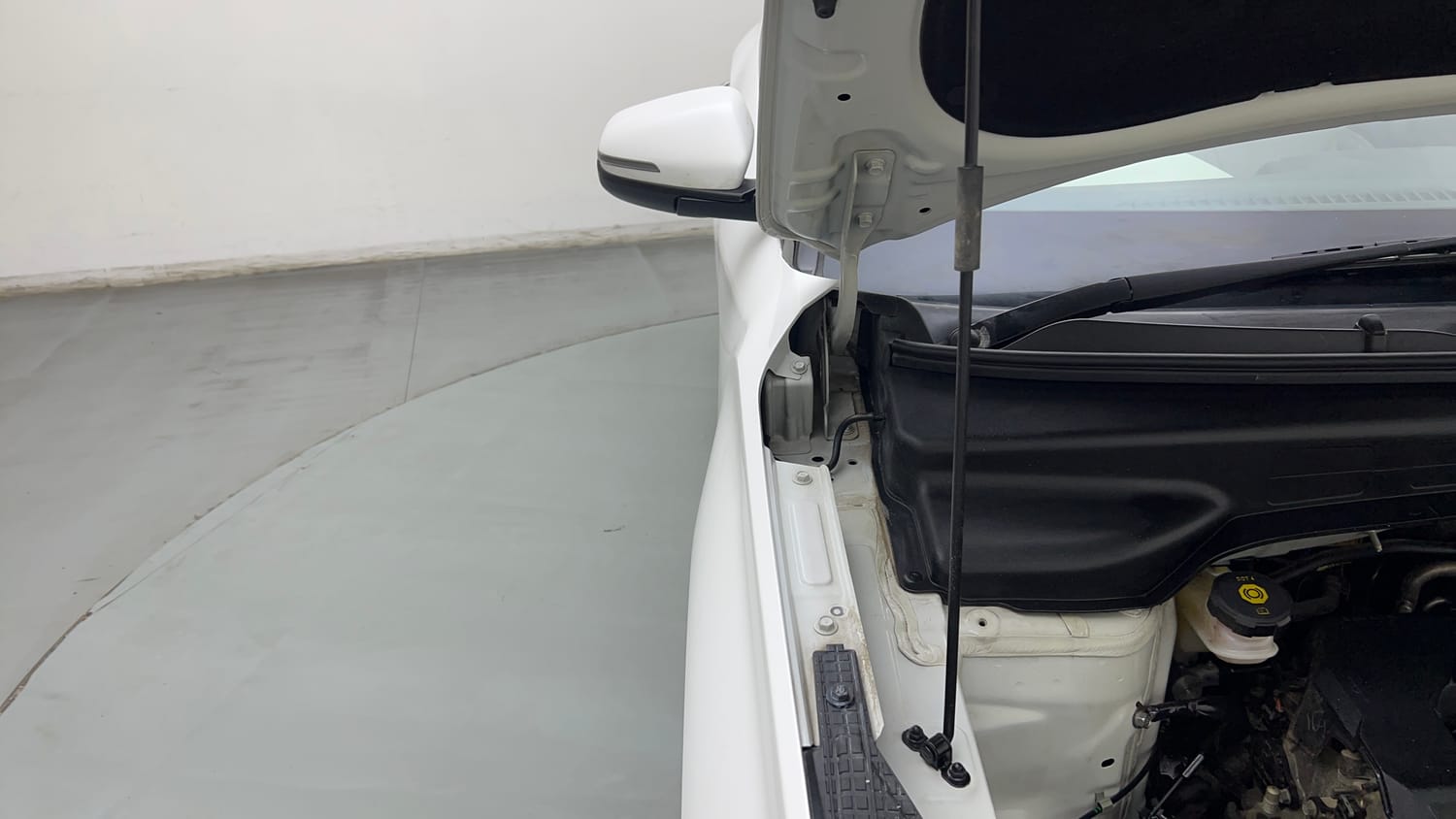 Used 2023 Hyundai Creta SX 1.5 Petrol Petrol Manual engine ENGINE RIGHT SIDE HINGE & APRON VIEW