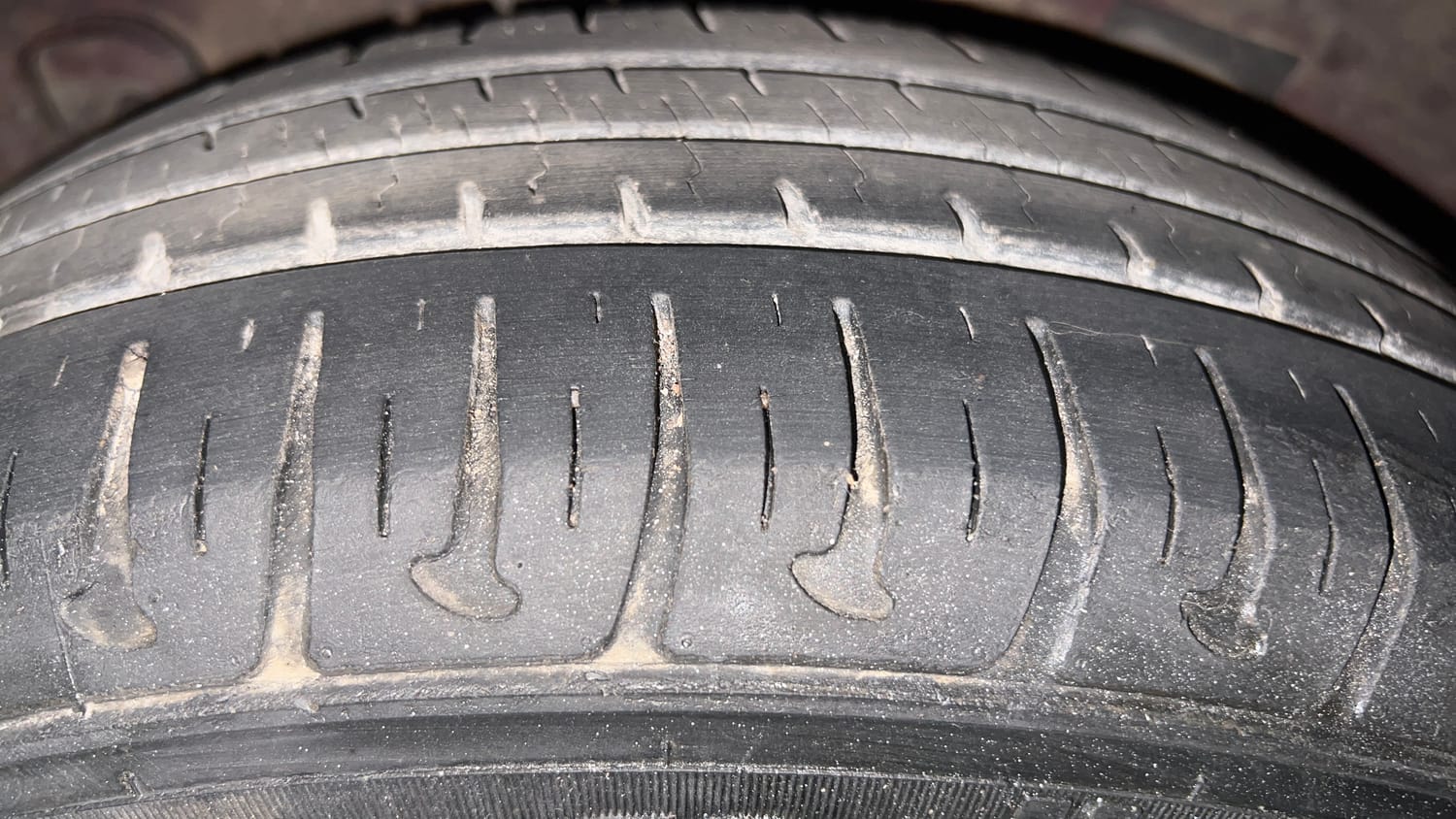 Used 2017 Hyundai Grand i10 Magna AT 1.2 Kappa VTVT Petrol Automatic tyres RIGHT REAR TYRE TREAD VIEW