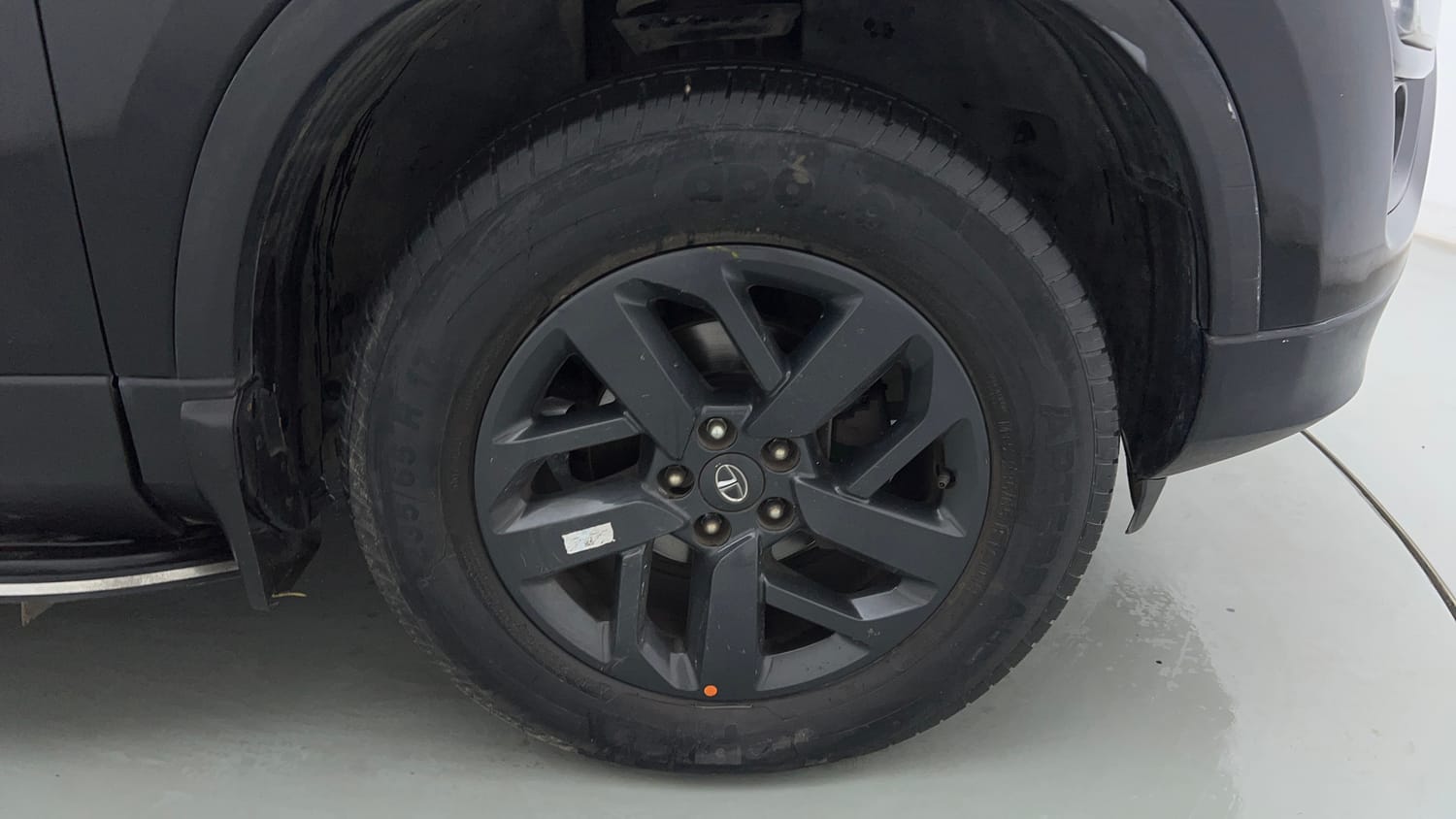 Used 2022 Tata Harrier XTA Plus Dark Edition Diesel Automatic tyres RIGHT FRONT TYRE RIM VIEW
