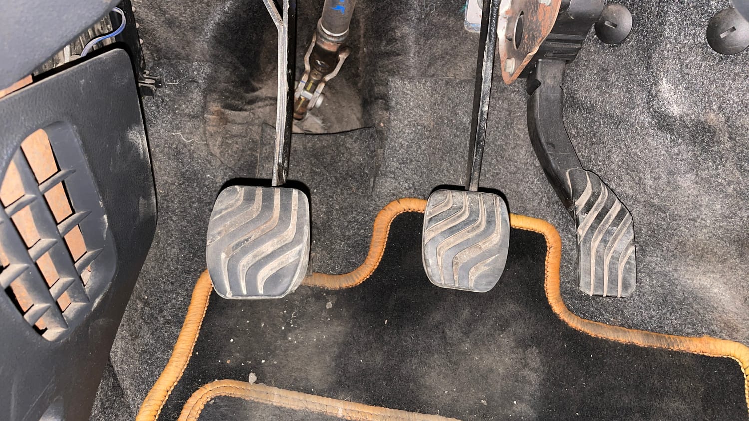 Used 2016 Renault Kwid RXT Petrol Manual interior PEDALS VIEW