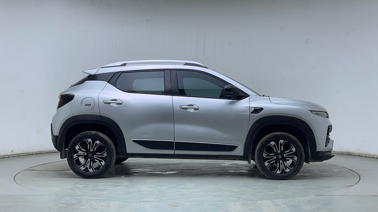 Used 2021 Renault Kiger RXZ 1.0 Turbo MT Petrol Manual exterior RIGHT SIDE VIEW