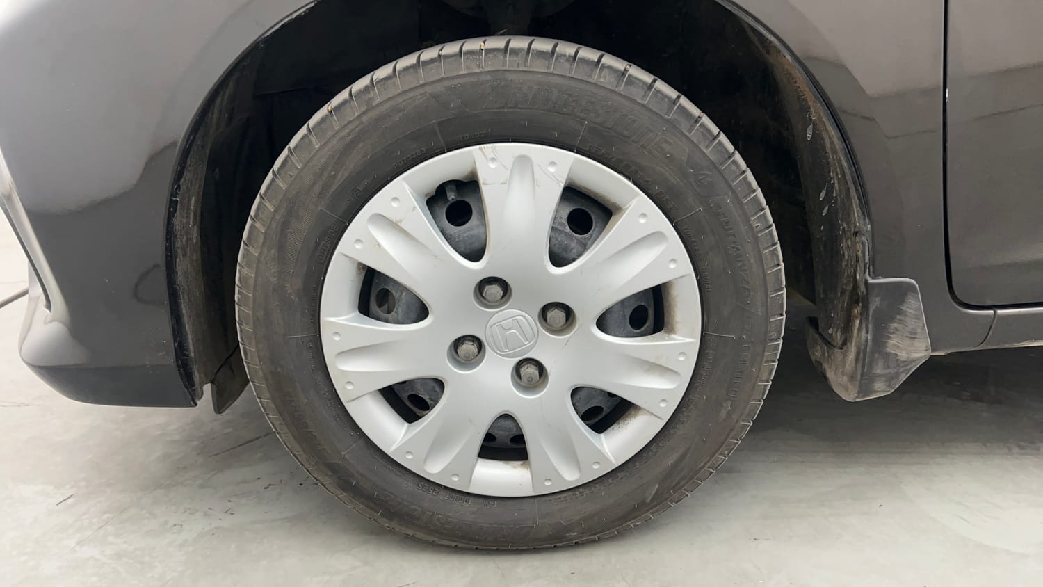 Used 2017 Honda Amaze 1.2 SX i-VTEC Petrol Manual tyres LEFT FRONT TYRE RIM VIEW