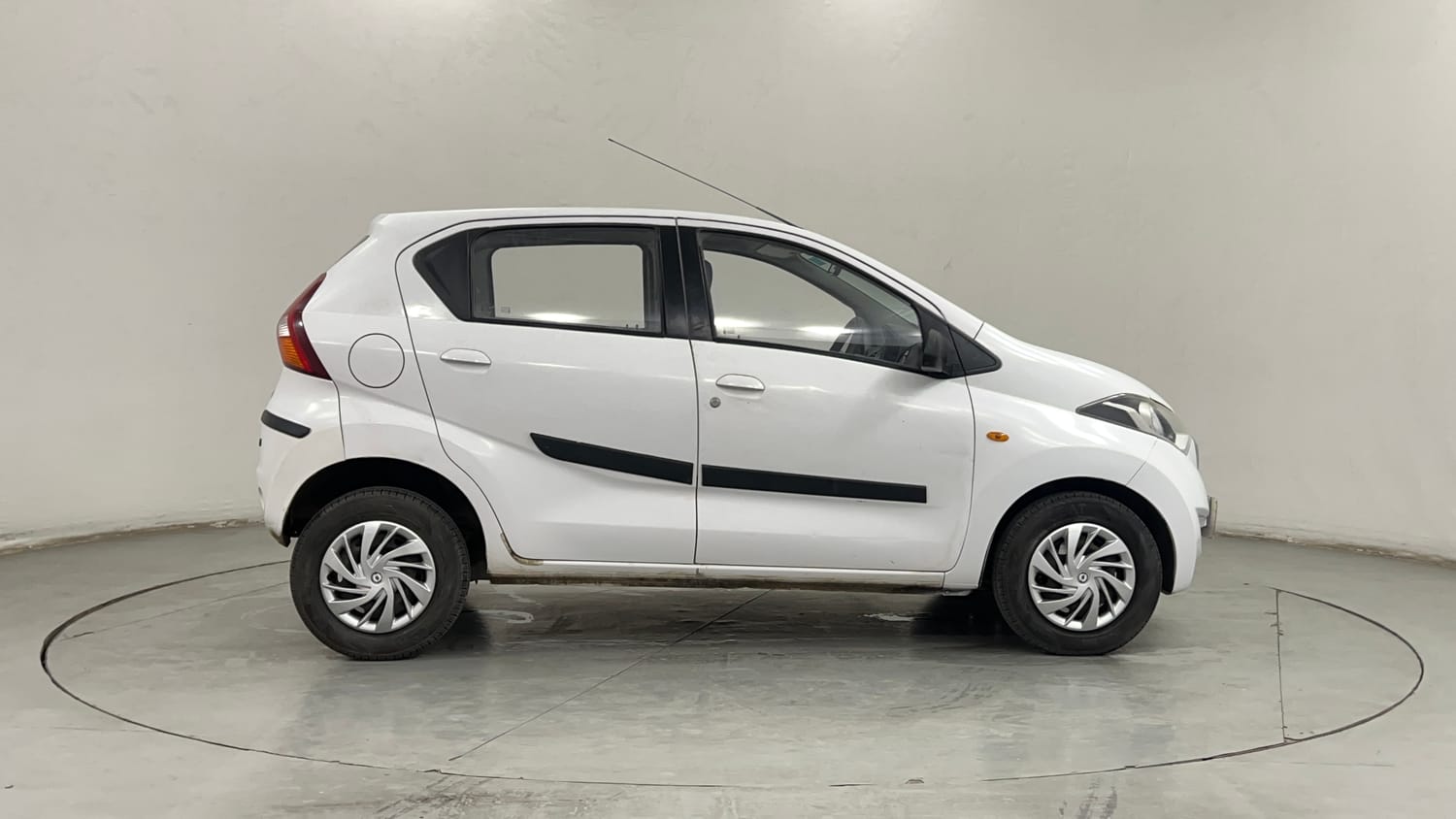 Used 2016 Datsun Redi-GO T (O) Petrol Manual exterior RIGHT SIDE VIEW