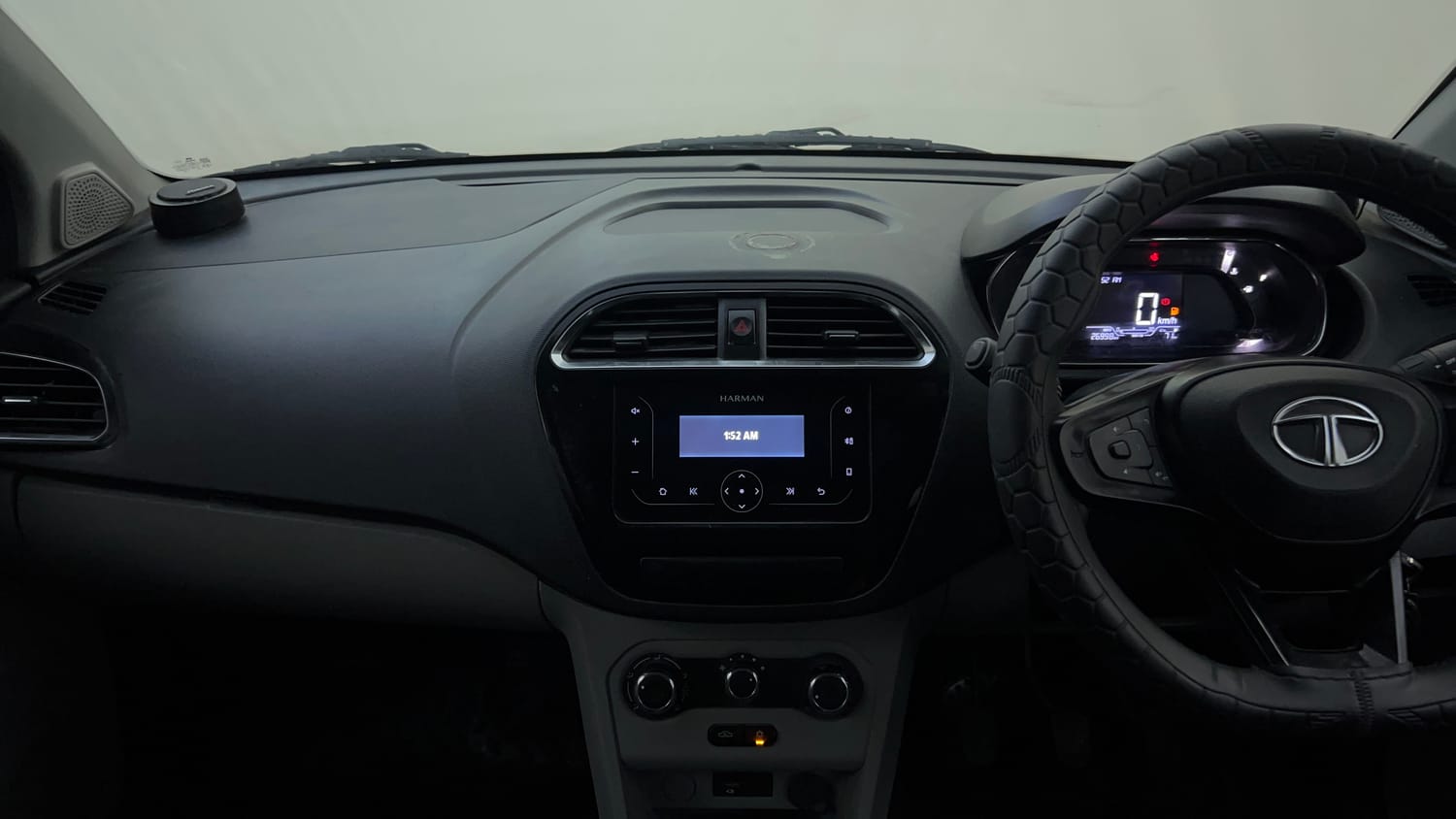 Used 2021 Tata Tiago XT Petrol Manual interior MUSIC SYSTEM & AC CONTROL VIEW