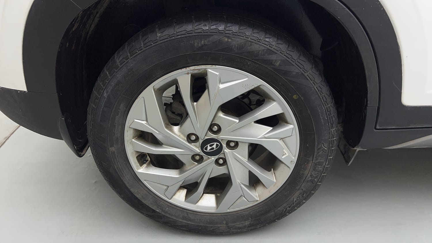 Used 2023 Hyundai Creta SX 1.5 Petrol Petrol Manual tyres RIGHT REAR TYRE RIM VIEW