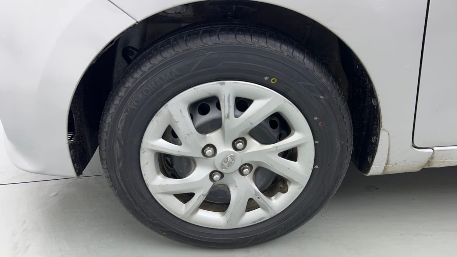 Used 2018 Hyundai Grand i10 Magna 1.2 Kappa VTVT Petrol Manual tyres LEFT FRONT TYRE RIM VIEW
