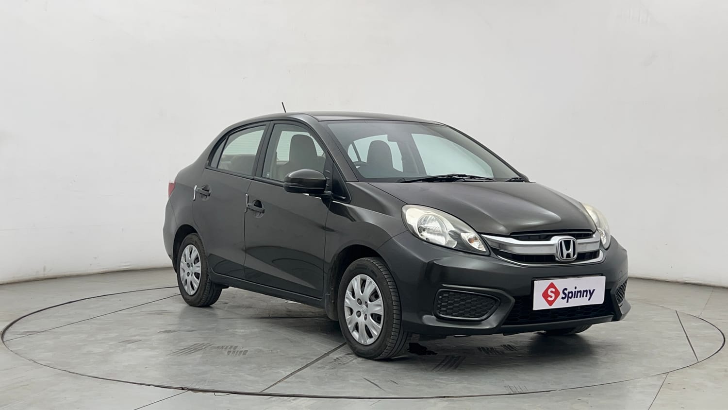 Used 2017 Honda Amaze 1.2 SX i-VTEC Petrol Manual exterior RIGHT FRONT CORNER VIEW