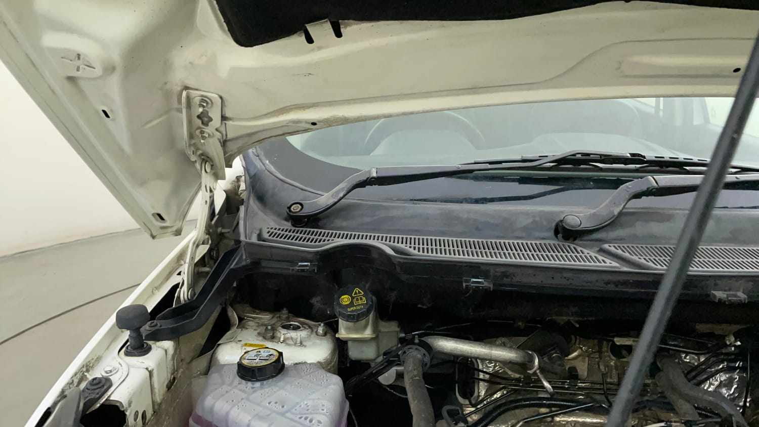 Used 2013 Ford EcoSport Titanium 1.5 Ti-VCT Petrol Manual engine ENGINE RIGHT SIDE HINGE & APRON VIEW