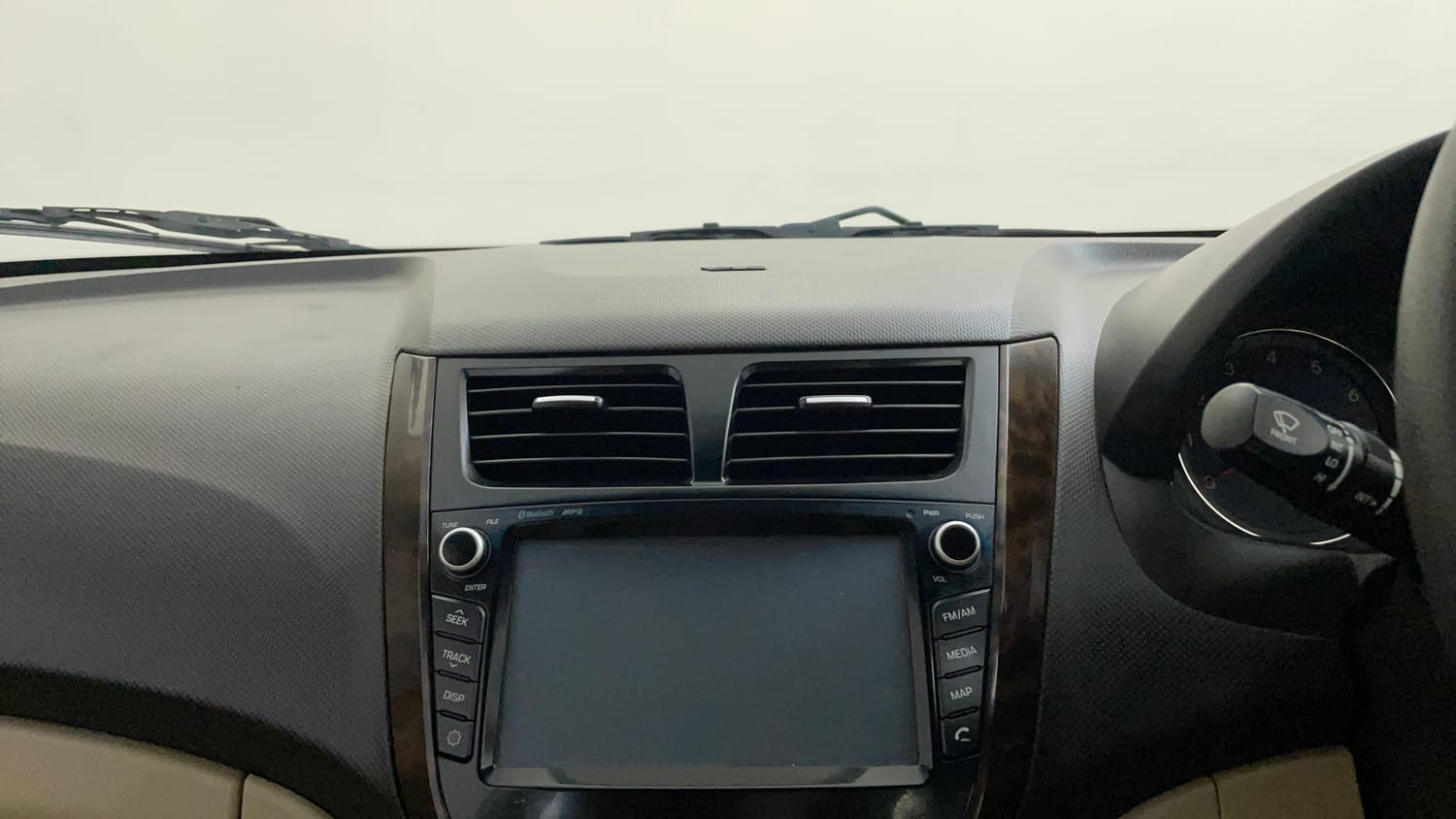 Used 2016 Hyundai Fluidic Verna 4S 1.6 VTVT SX Petrol Manual top_features Integrated (in-dash) music system