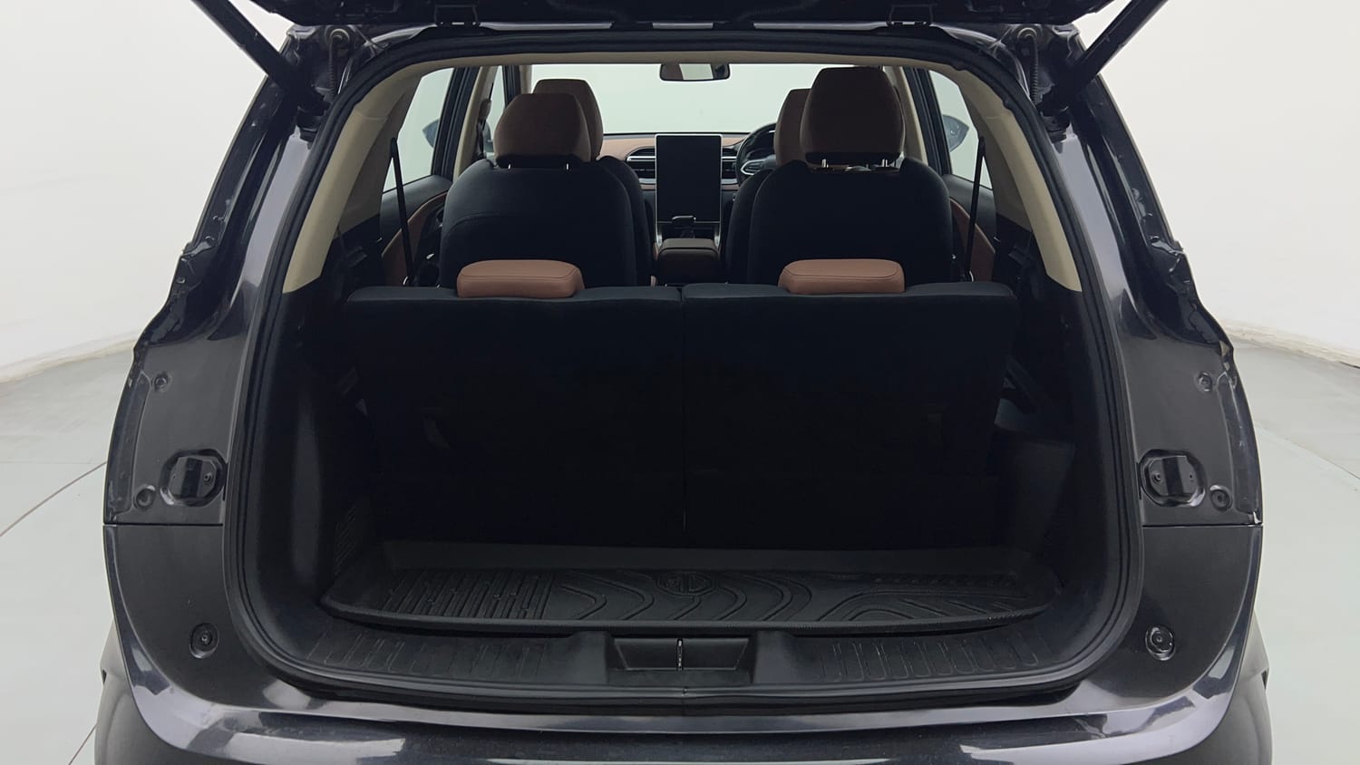 Used 2023 MG Motors Hector Plus Savvy Pro 1.5 Turbo Petrol CVT 6 STR Petrol Automatic interior DICKY INSIDE VIEW