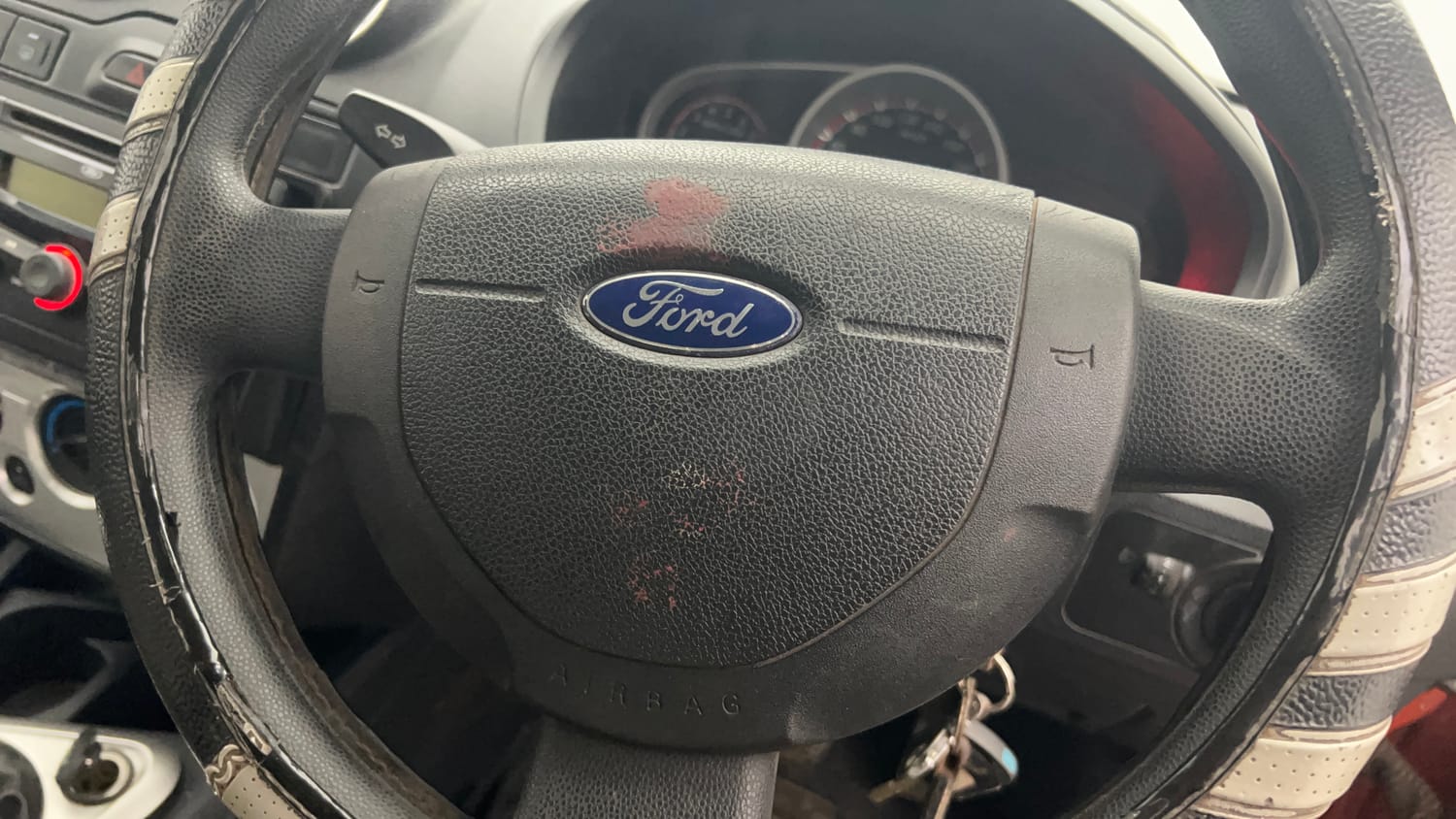 Used 2015 Ford Figo Duratec Petrol ZXI 1.2 Petrol Manual top_features Steering mounted controls