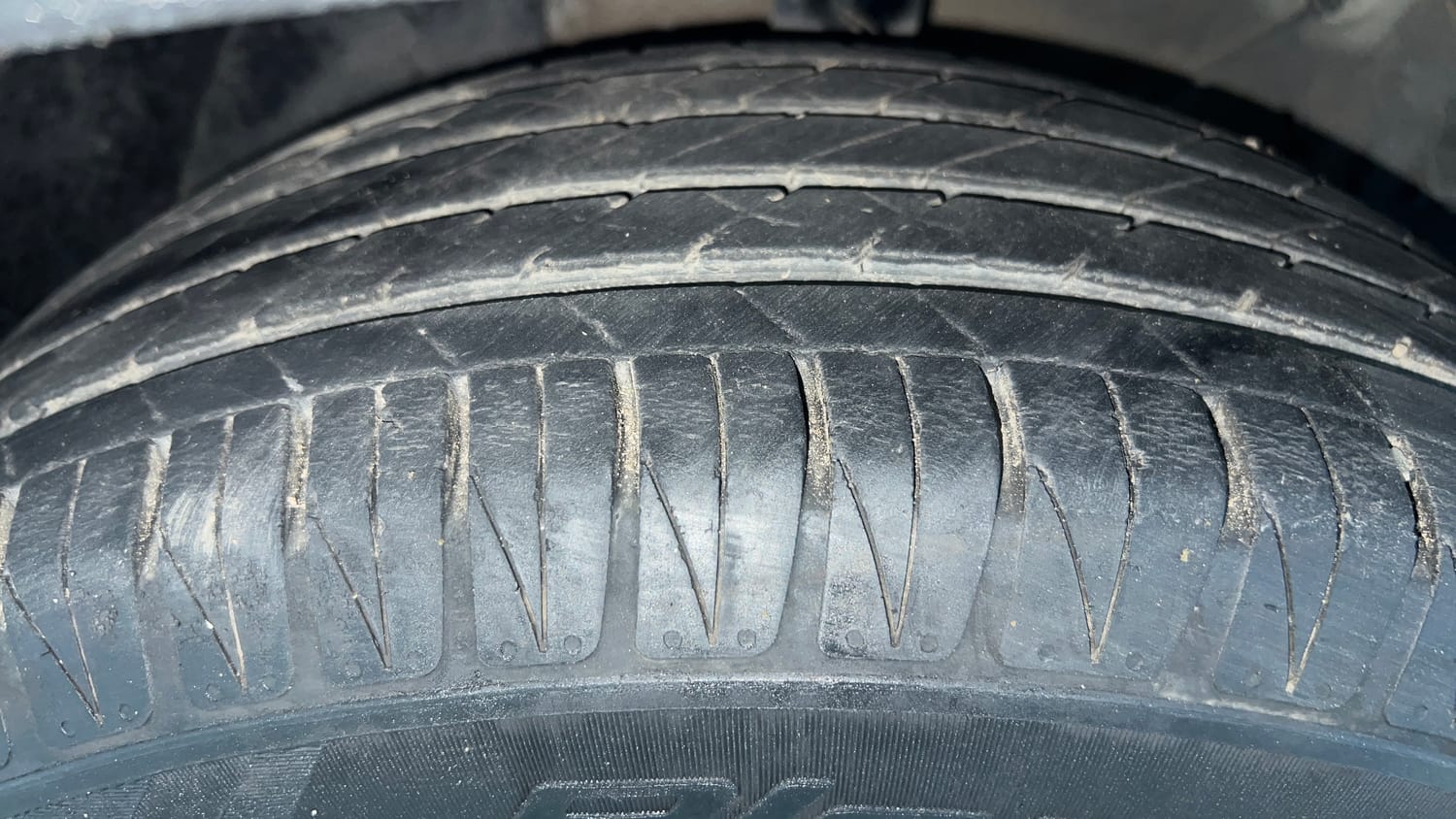 Used 2022 Kia Sonet GTX Plus 1.5 AT Diesel Automatic tyres LEFT FRONT TYRE TREAD VIEW