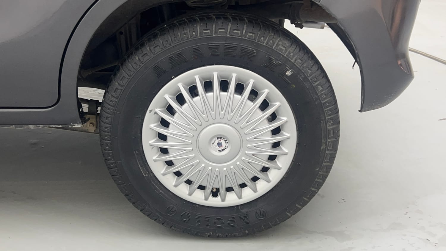 Used 2015 Maruti Suzuki Alto 800 Lxi Petrol Manual tyres LEFT REAR TYRE RIM VIEW