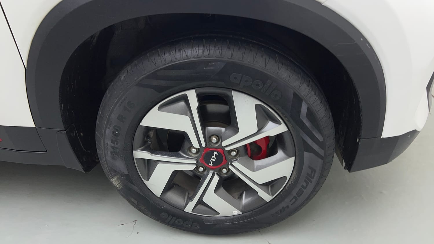 Used 2022 Kia Sonet GTX Plus 1.5 AT Diesel Automatic tyres RIGHT FRONT TYRE RIM VIEW