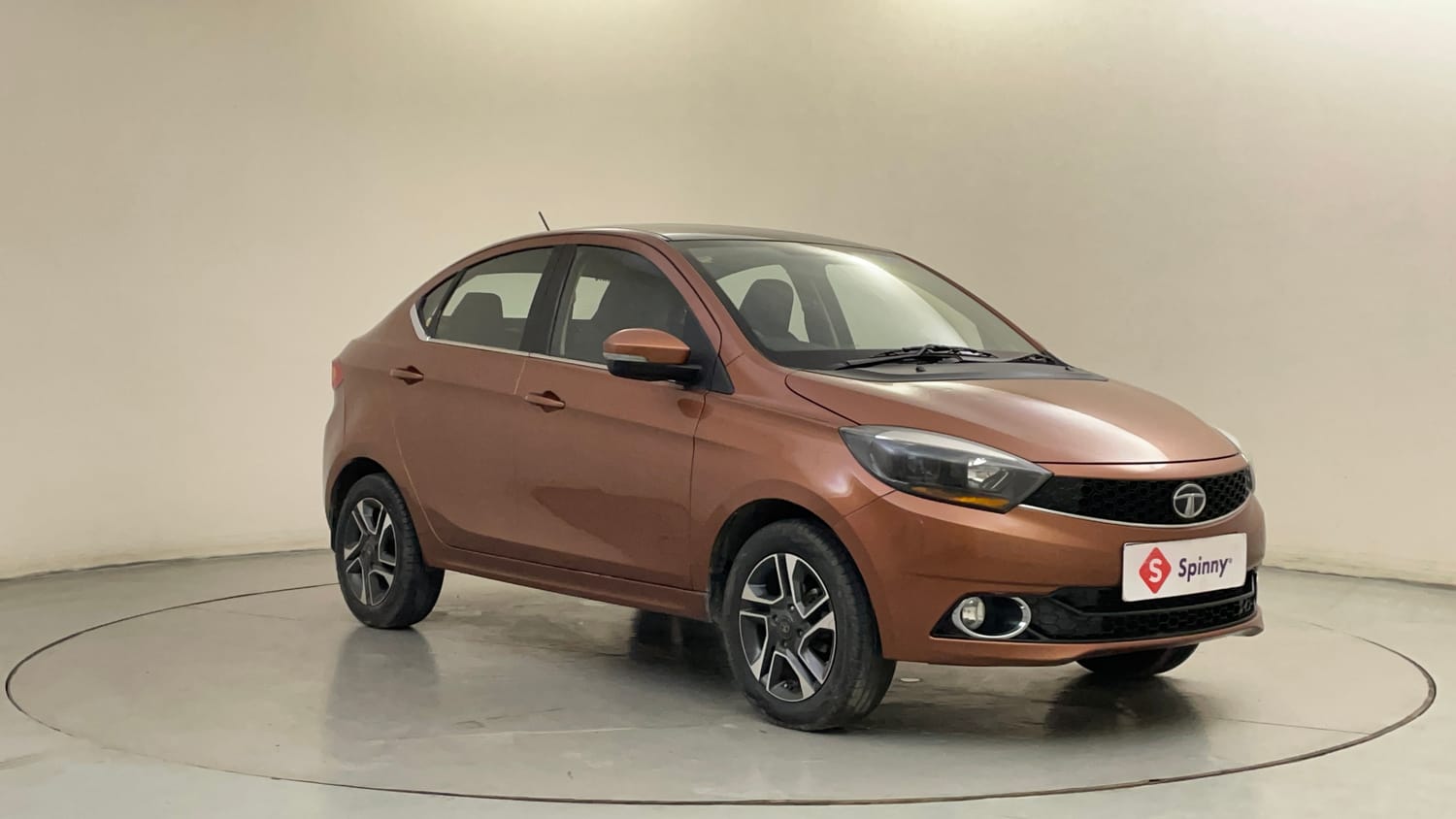 Used 2017 Tata Tigor Revotron XZ (O) Petrol Manual exterior RIGHT FRONT CORNER VIEW