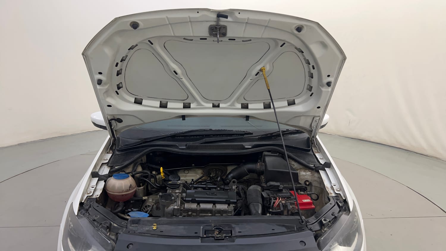 Used 2016 Volkswagen Polo Highline1.2L (P) Petrol Manual engine ENGINE & BONNET OPEN FRONT VIEW
