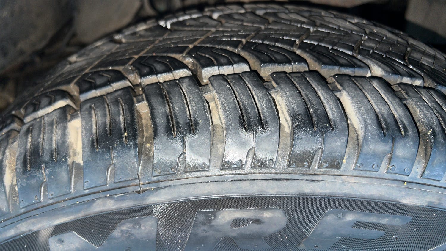 Used 2017 Tata Hexa XTA 4x2 7 STR Diesel Automatic tyres RIGHT FRONT TYRE TREAD VIEW