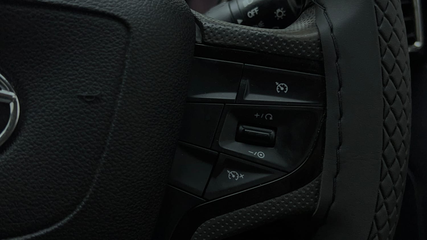 Used 2022 Tata Harrier XTA Plus Dark Edition Diesel Automatic top_features Cruise control