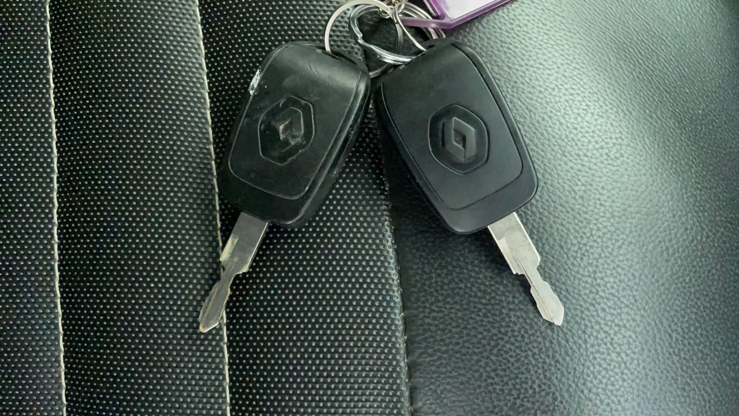 Used 2017 Renault Kwid 1.0 RXT Petrol Manual extra CAR KEY VIEW