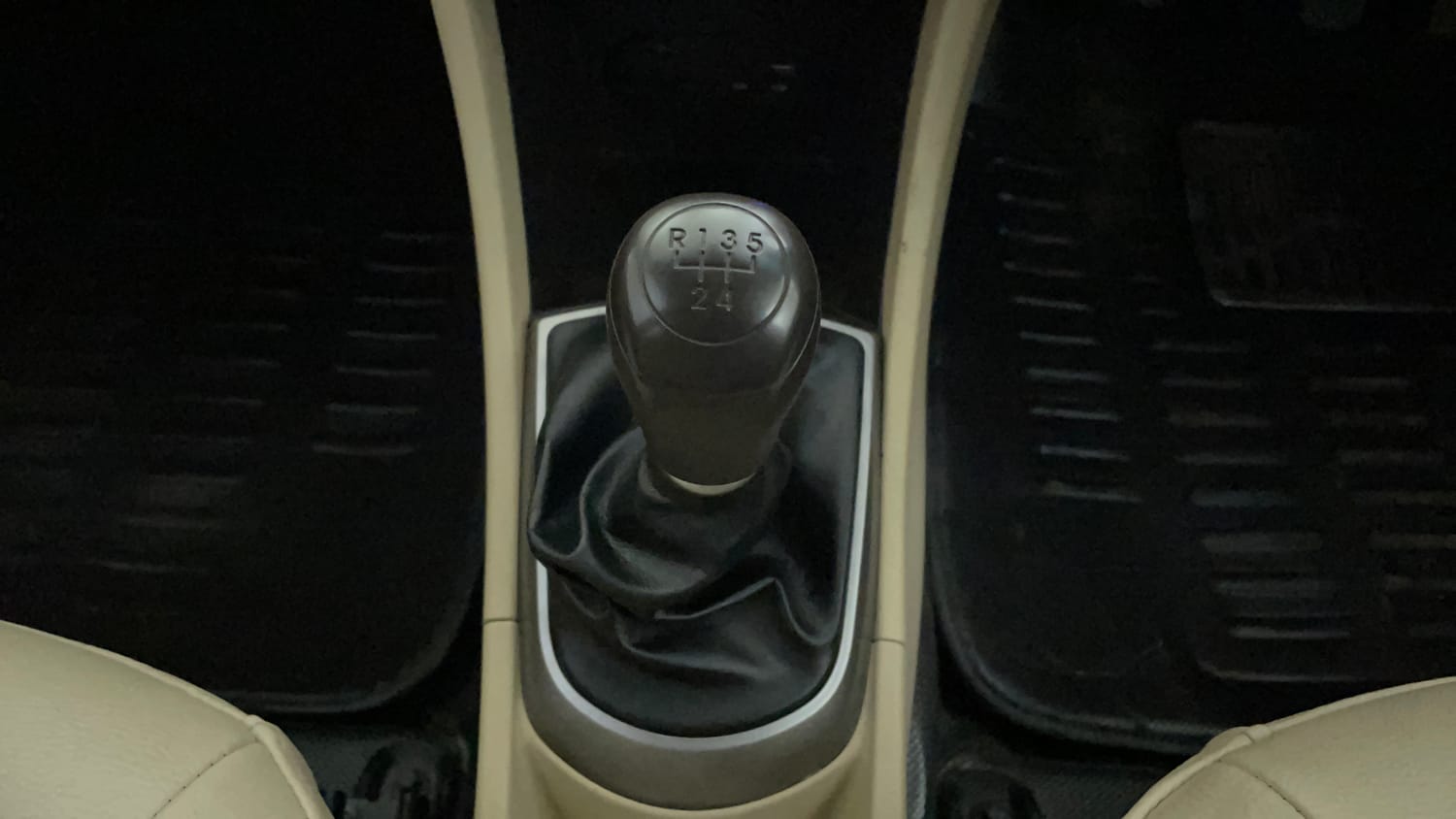 Used 2016 Hyundai Fluidic Verna 4S 1.6 VTVT SX Petrol Manual interior GEAR  KNOB VIEW
