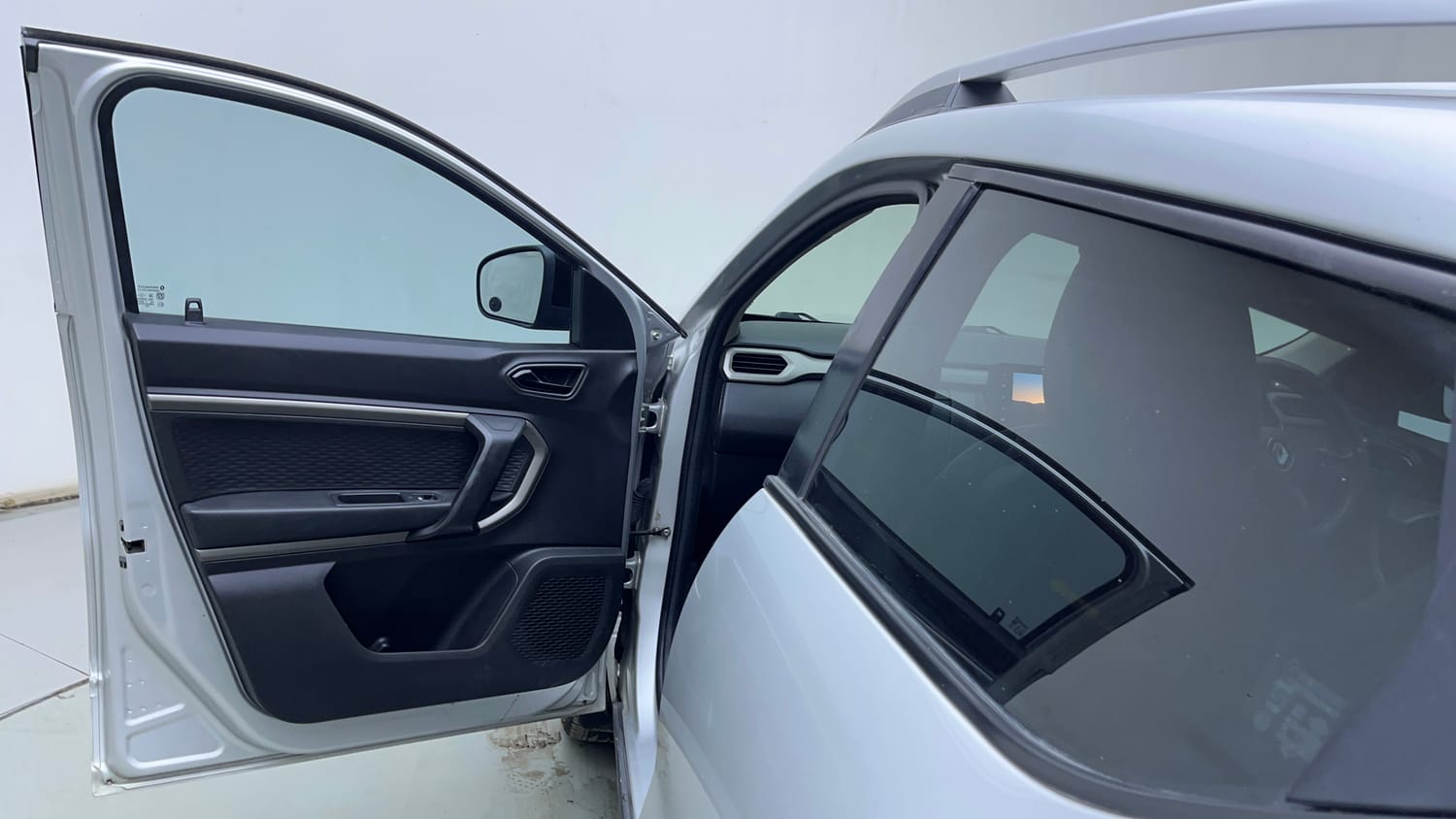 Used 2021 Renault Kiger RXZ 1.0 Turbo MT Petrol Manual interior LEFT FRONT DOOR OPEN VIEW