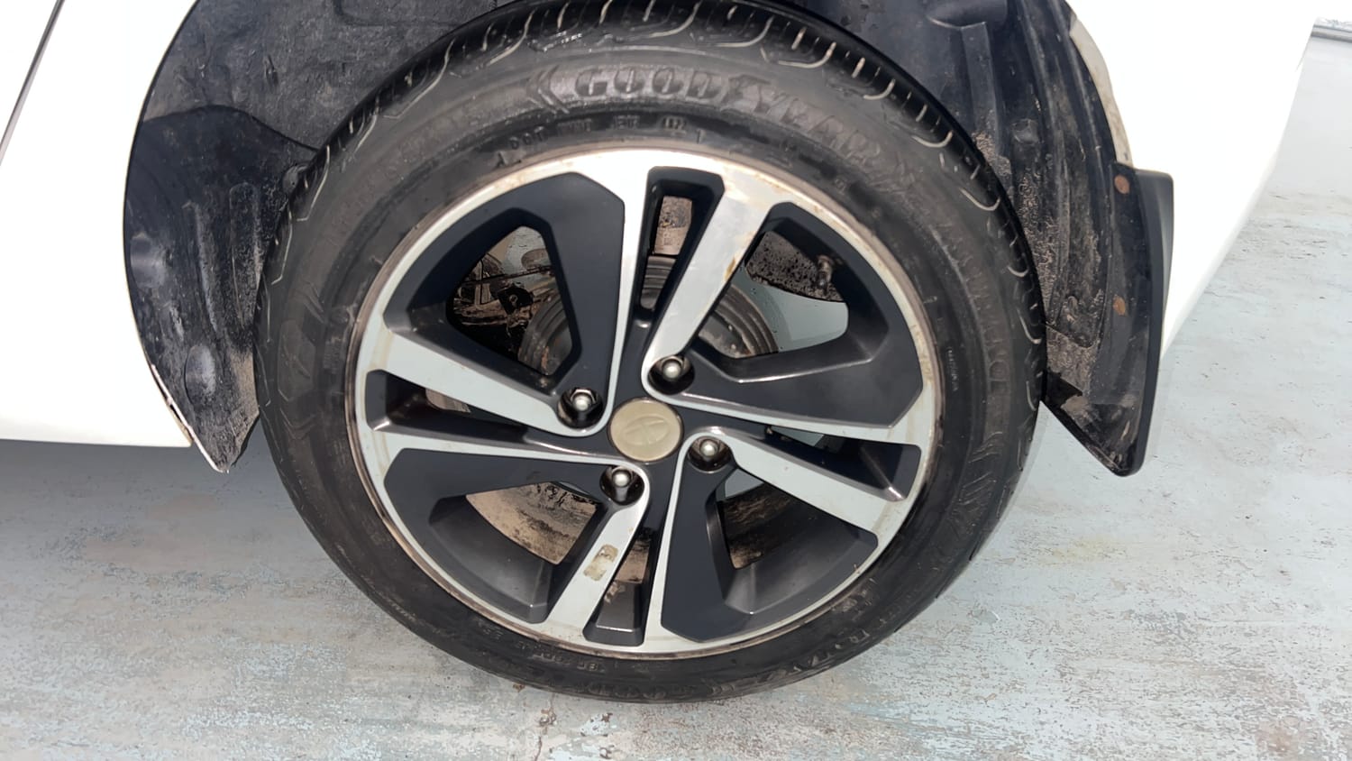 Used 2022 Tata Altroz XZ Plus Diesel Diesel Manual tyres LEFT REAR TYRE RIM VIEW