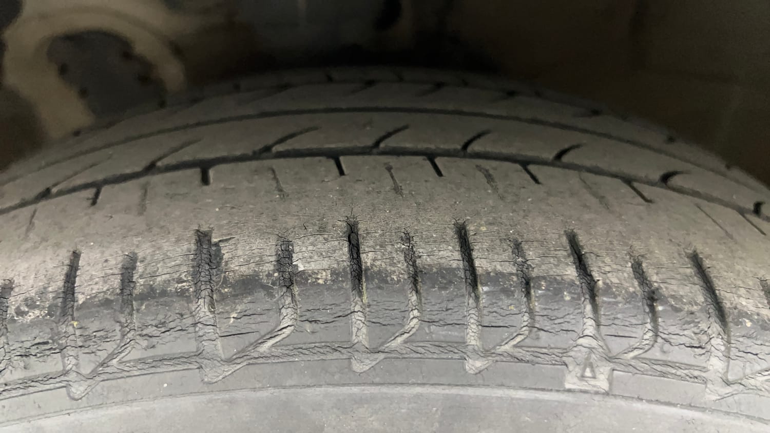 Used 2013 Hyundai Verna Fluidic 1.6 VTVT SX Opt Petrol Manual tyres LEFT FRONT TYRE TREAD VIEW
