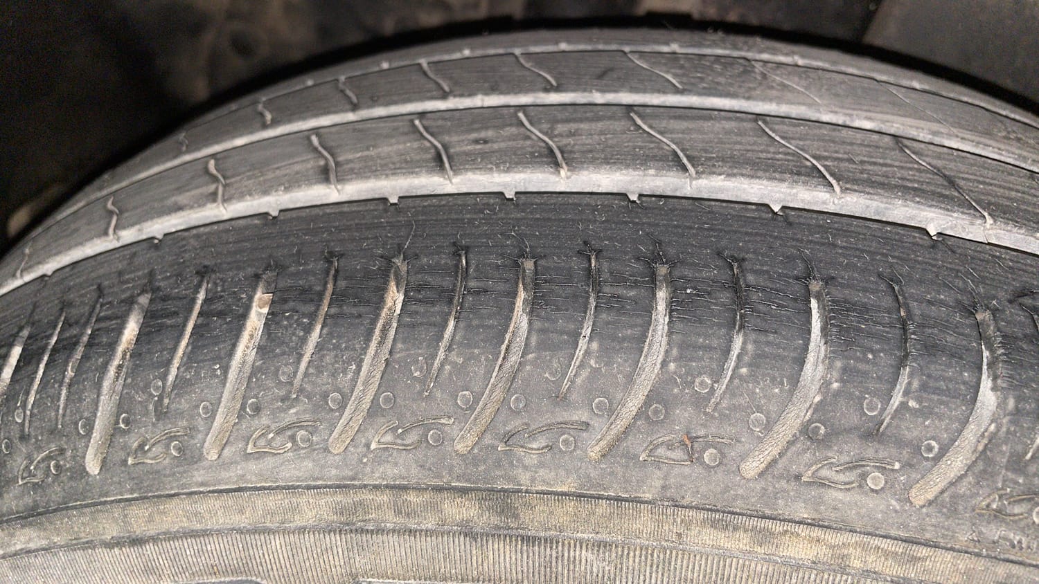 Used 2017 Maruti Suzuki Ertiga ZDI + SHVS Diesel Manual tyres RIGHT REAR TYRE TREAD VIEW