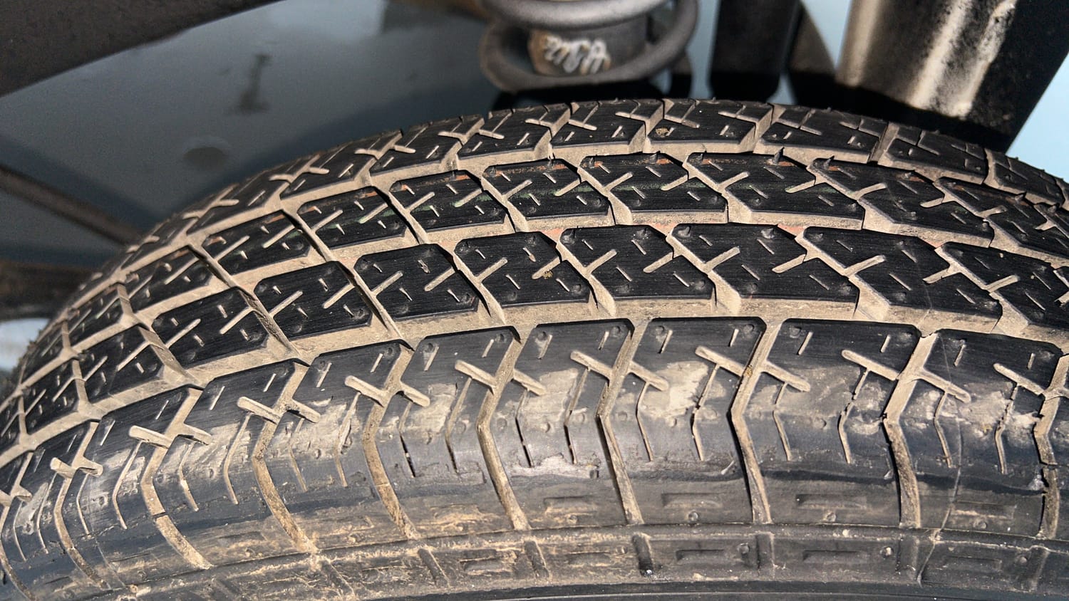 Used 2022 Maruti Suzuki Eeco 5 STR AC (O) Petrol Manual tyres LEFT REAR TYRE TREAD VIEW