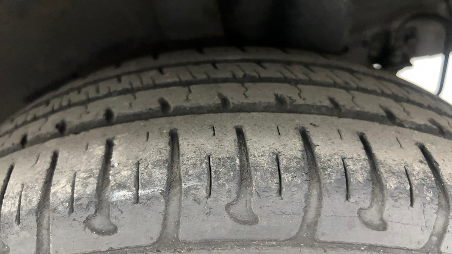 Used 2014 Hyundai Grand i10 Asta AT 1.2 Kappa VTVT Petrol Automatic tyres LEFT REAR TYRE TREAD VIEW