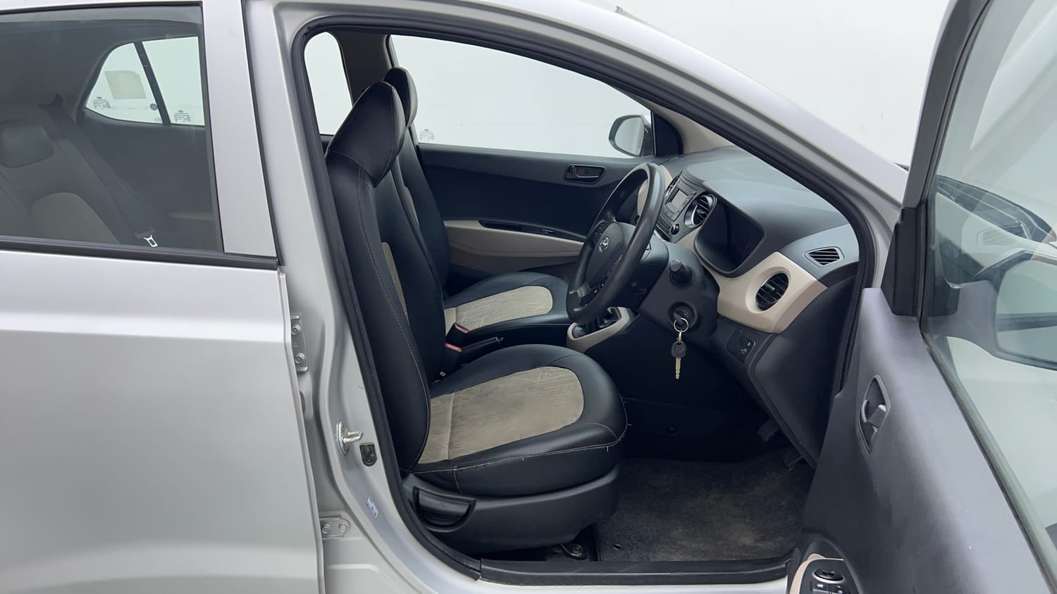 Used 2018 Hyundai Grand i10 Magna 1.2 Kappa VTVT Petrol Manual interior RIGHT SIDE FRONT DOOR CABIN VIEW