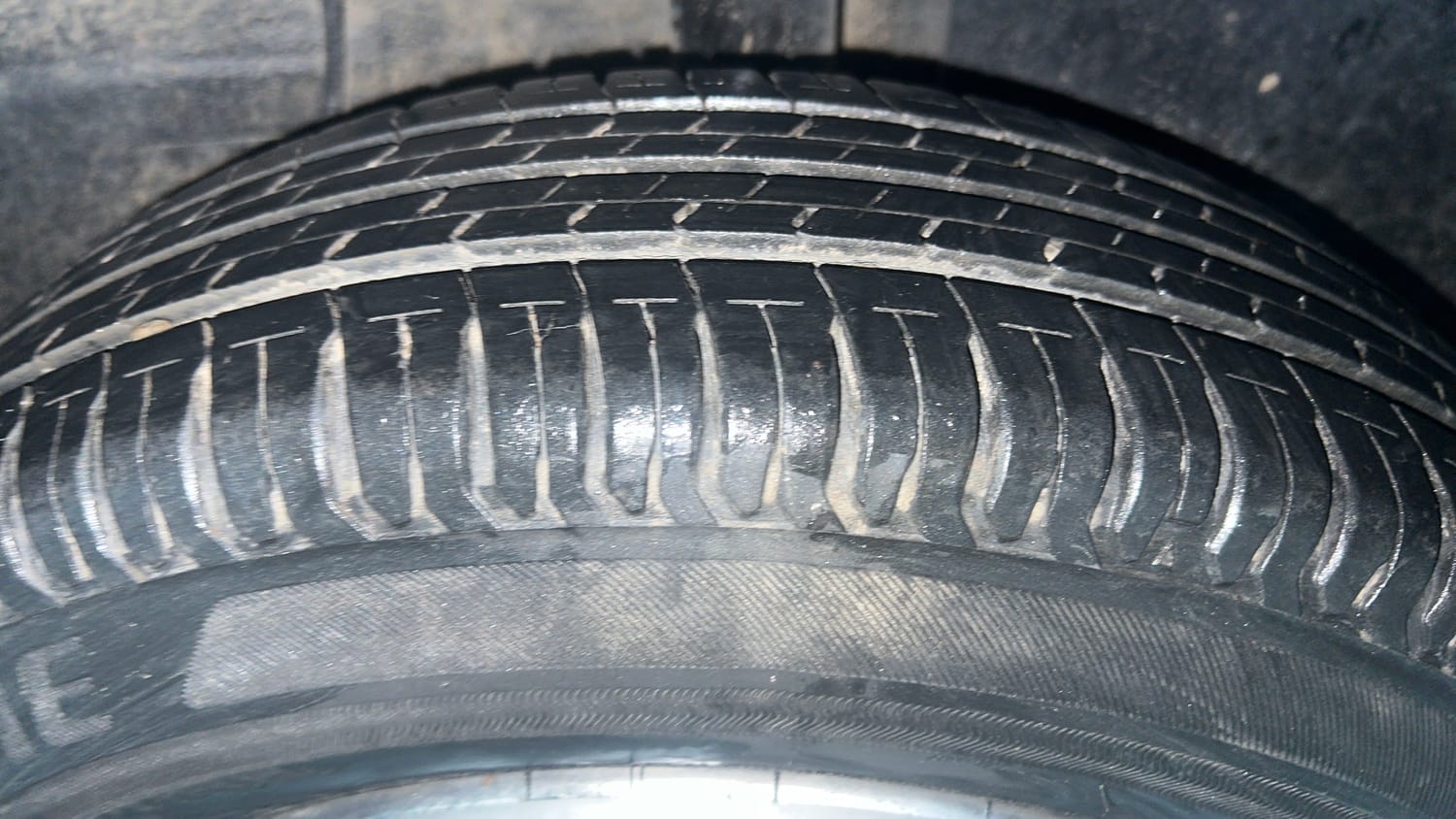 Used 2021 Tata Altroz XM Petrol Petrol Manual tyres LEFT REAR TYRE TREAD VIEW