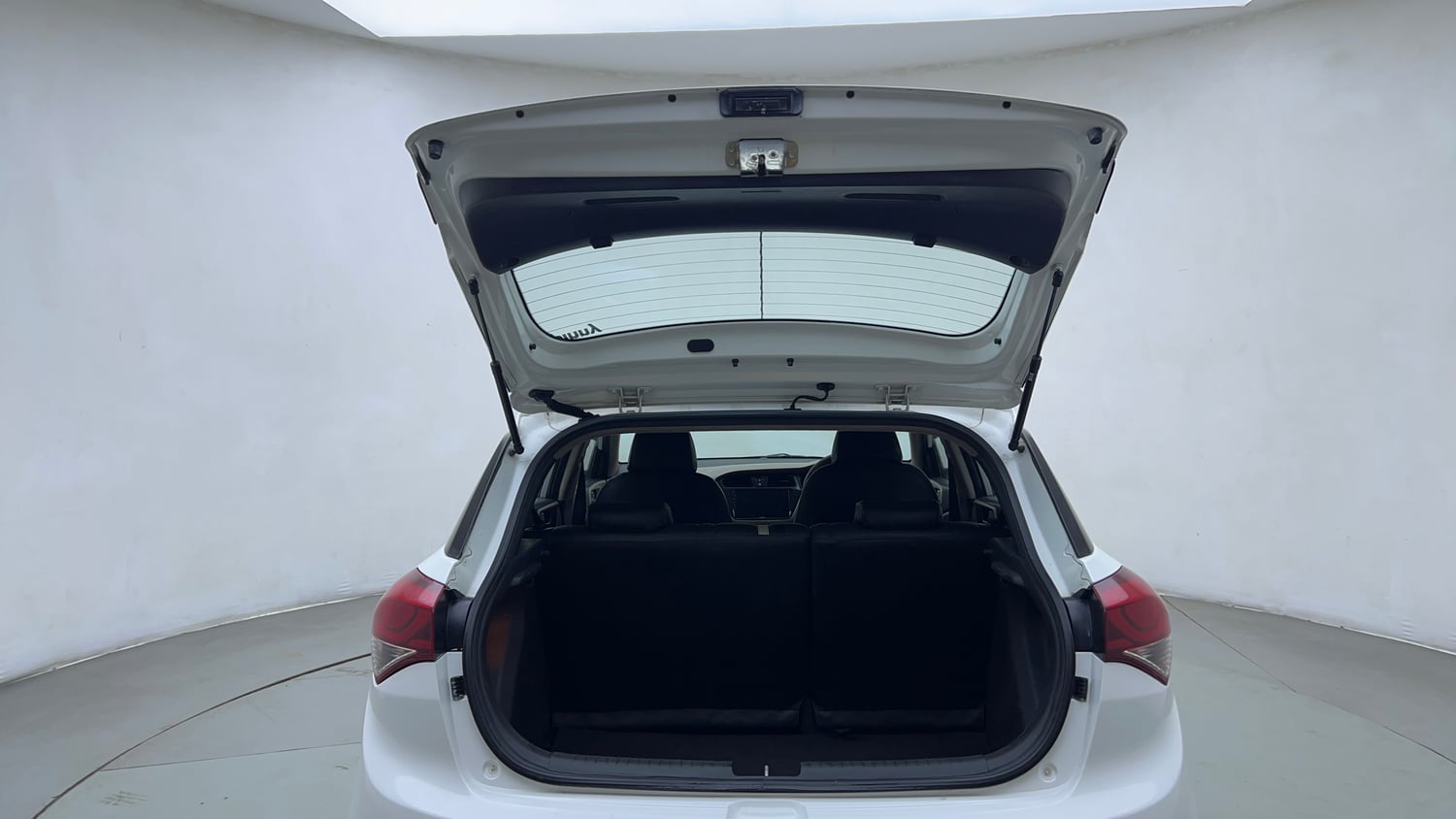 Used 2015 Hyundai Elite i20 Asta 1.2 Petrol Manual interior DICKY DOOR OPEN VIEW
