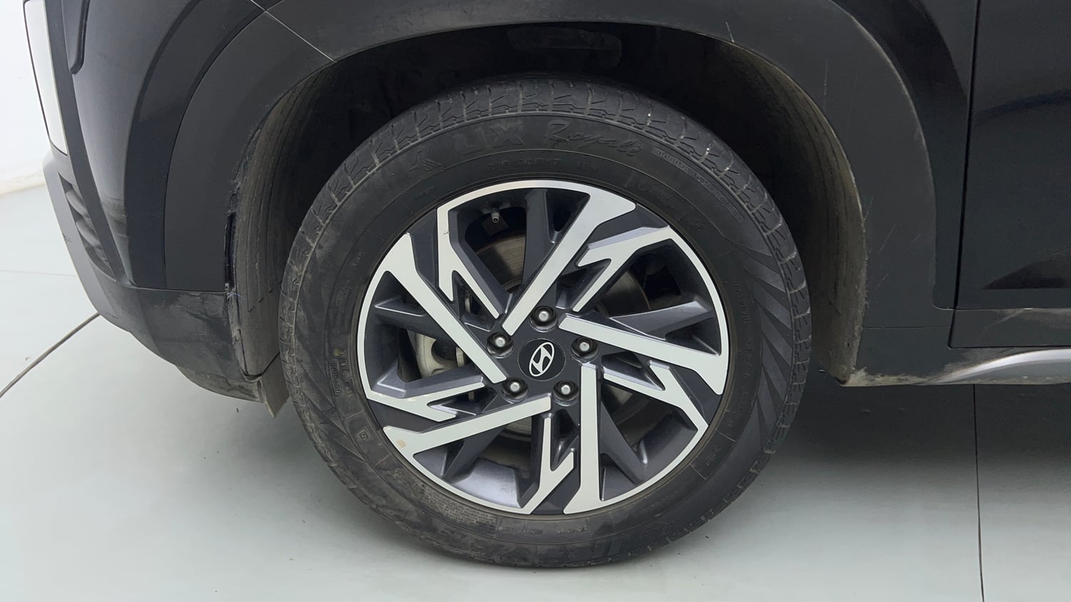 Used 2024 Hyundai Creta 1.5 MPi Petrol MT SX Petrol Manual tyres LEFT FRONT TYRE RIM VIEW