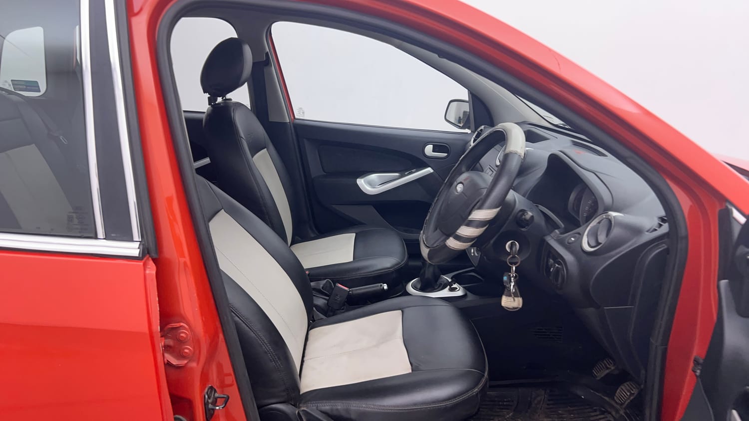 Used 2015 Ford Figo Duratec Petrol ZXI 1.2 Petrol Manual interior RIGHT SIDE FRONT DOOR CABIN VIEW