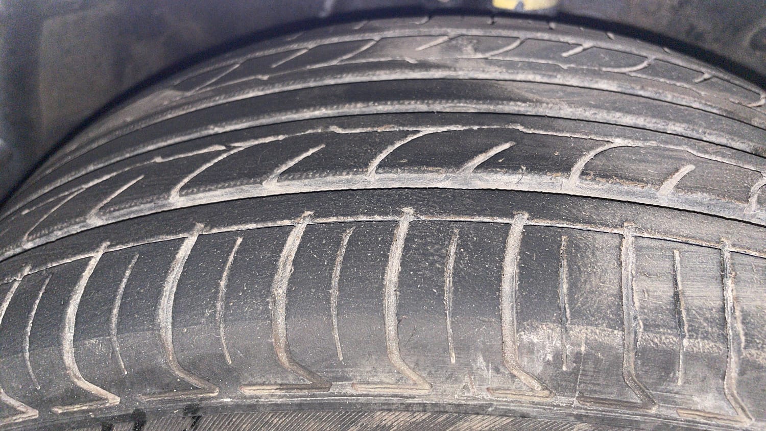 Used 2013 Ford EcoSport Titanium 1.5 Ti-VCT Petrol Manual tyres RIGHT FRONT TYRE TREAD VIEW