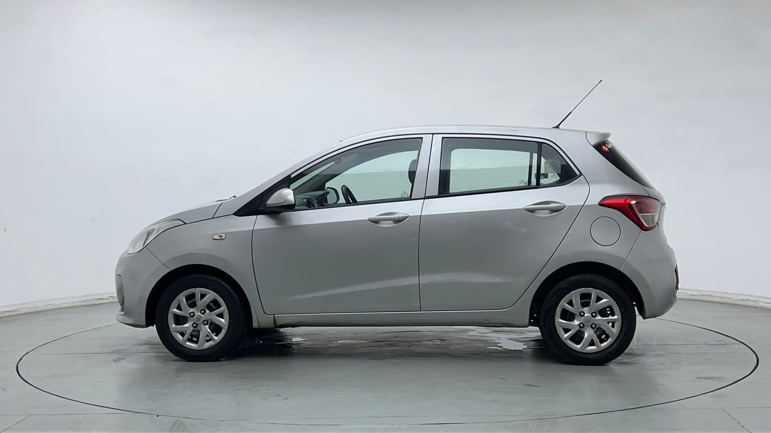 Used 2018 Hyundai Grand i10 Magna 1.2 Kappa VTVT Petrol Manual exterior LEFT SIDE VIEW