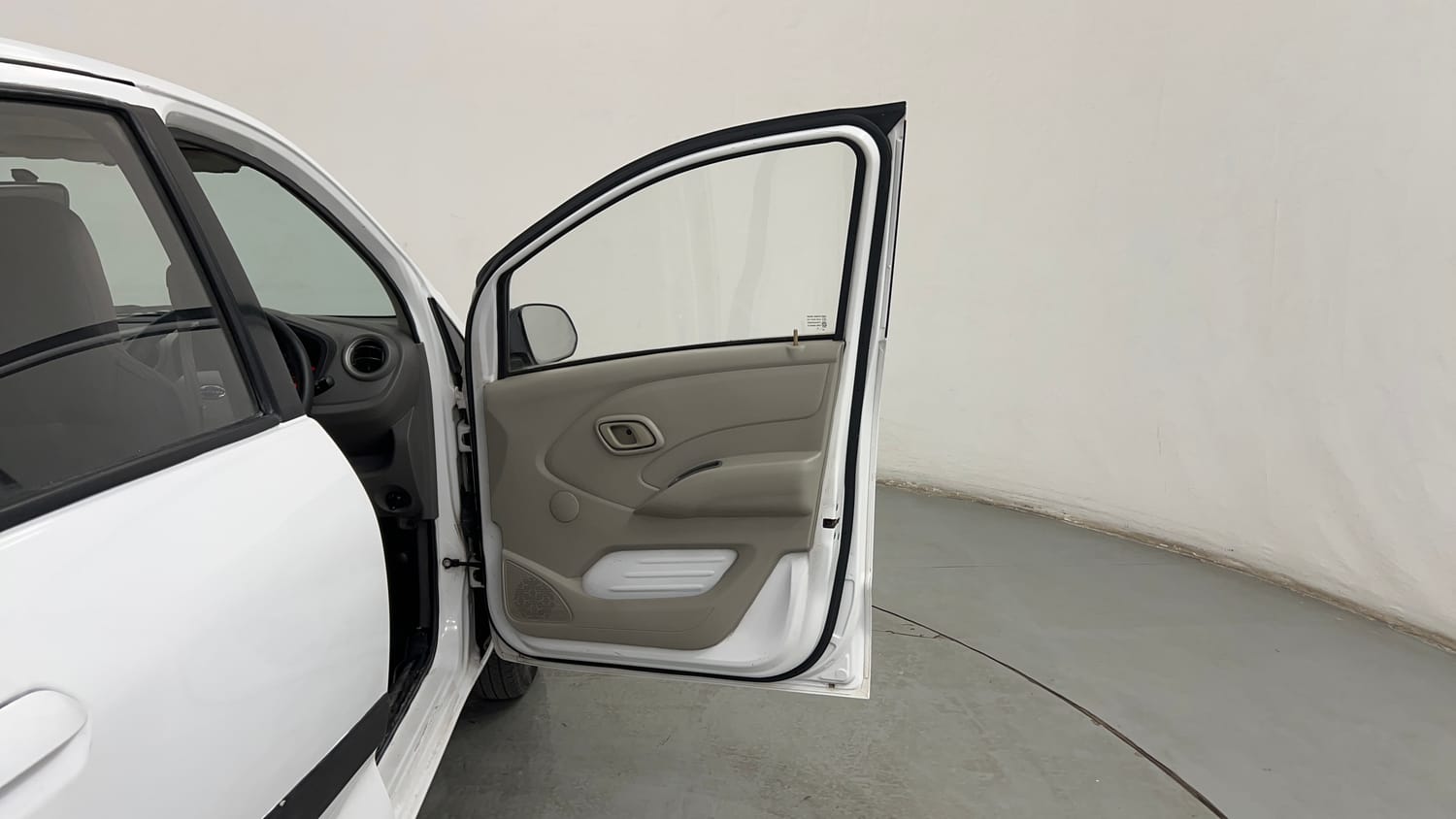 Used 2016 Datsun Redi-GO T (O) Petrol Manual interior RIGHT FRONT DOOR OPEN VIEW