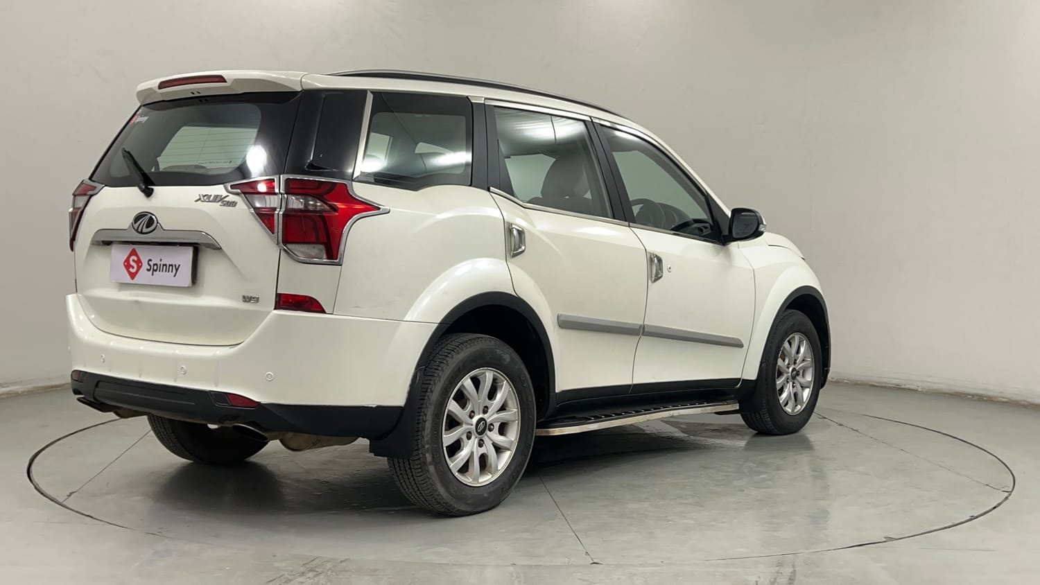Used 2019 Mahindra XUV500 W9 Diesel Manual exterior RIGHT REAR CORNER VIEW
