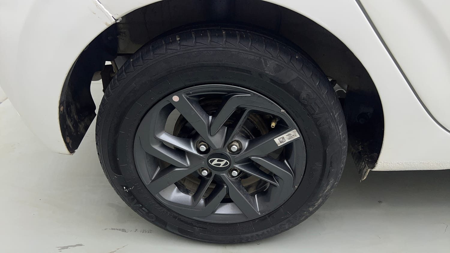 Used 2022 Hyundai Grand i10 Nios Sportz 1.2 Kappa VTVT CNG Cng Manual tyres RIGHT REAR TYRE RIM VIEW