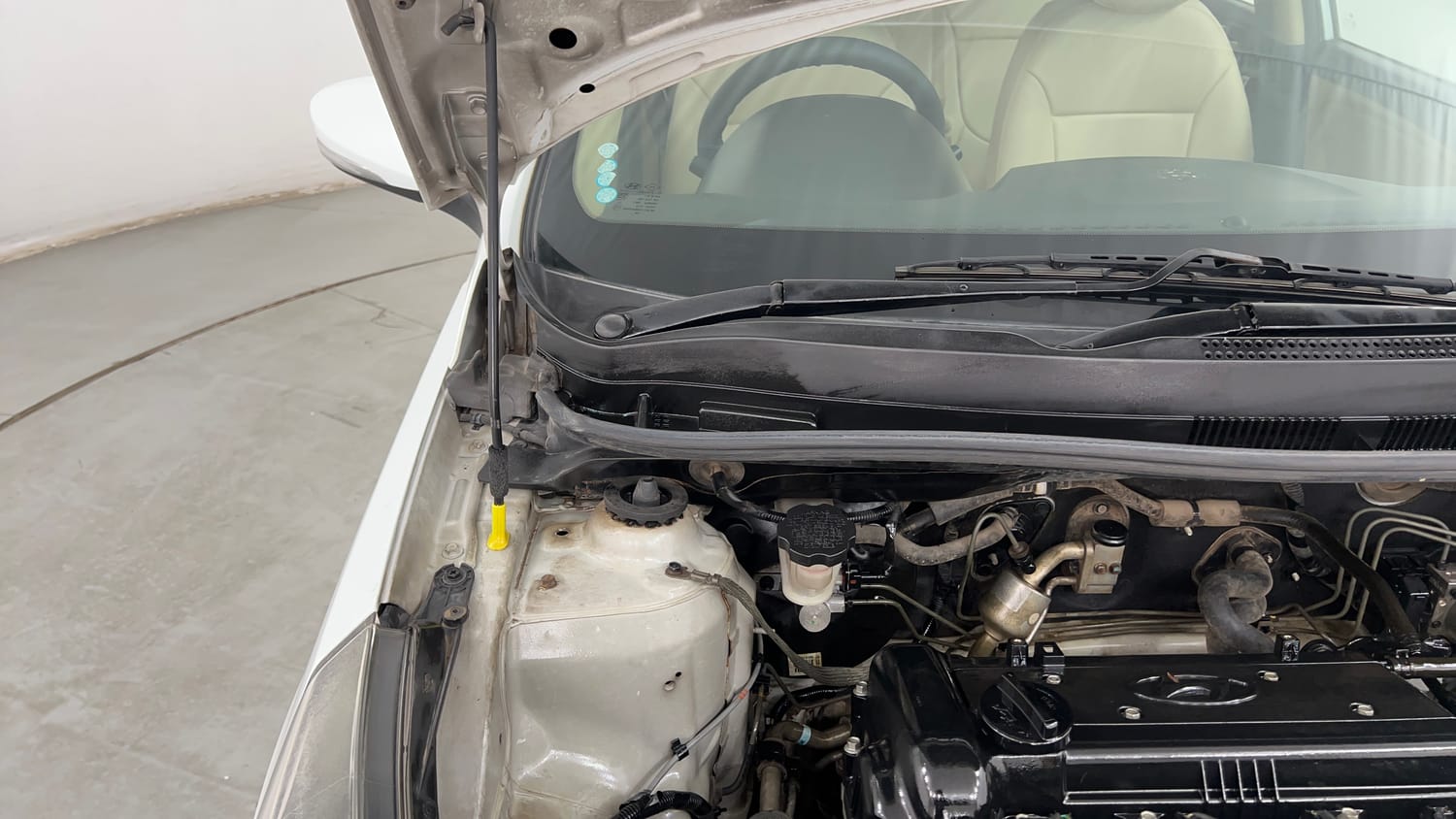 Used 2013 Hyundai Verna Fluidic 1.6 VTVT SX Opt Petrol Manual engine ENGINE RIGHT SIDE HINGE & APRON VIEW