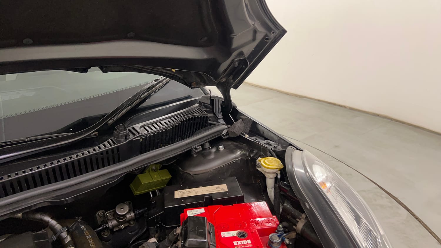 Used 2019 Tata Nexon XZA Plus Diesel Diesel Automatic engine ENGINE LEFT SIDE HINGE & APRON VIEW