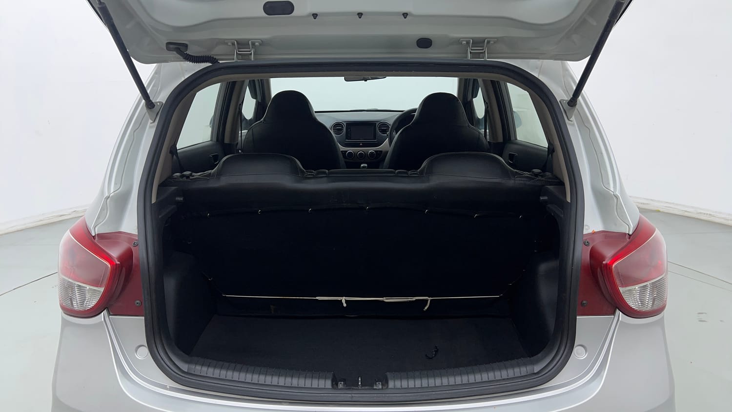 Used 2017 Hyundai Grand i10 Magna 1.2 Kappa VTVT Petrol Manual interior DICKY INSIDE VIEW