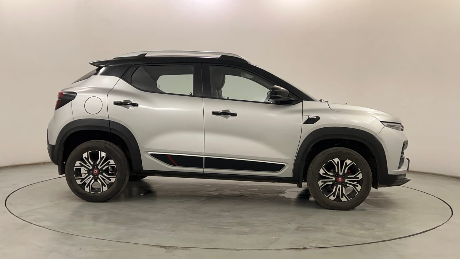 Used 2024 Renault Kiger RXZ Turbo CVT Dual Tone Petrol Automatic exterior RIGHT SIDE VIEW