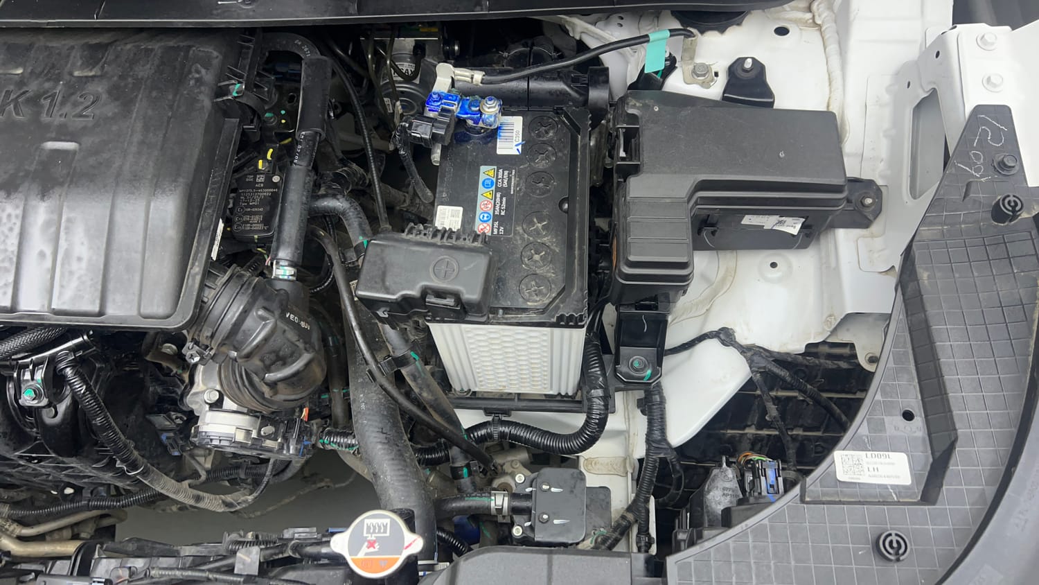Used 2026 Hyundai Exter 1.2 Kappa Dual CNG MT HX 8 Cng Manual engine ENGINE LEFT SIDE VIEW