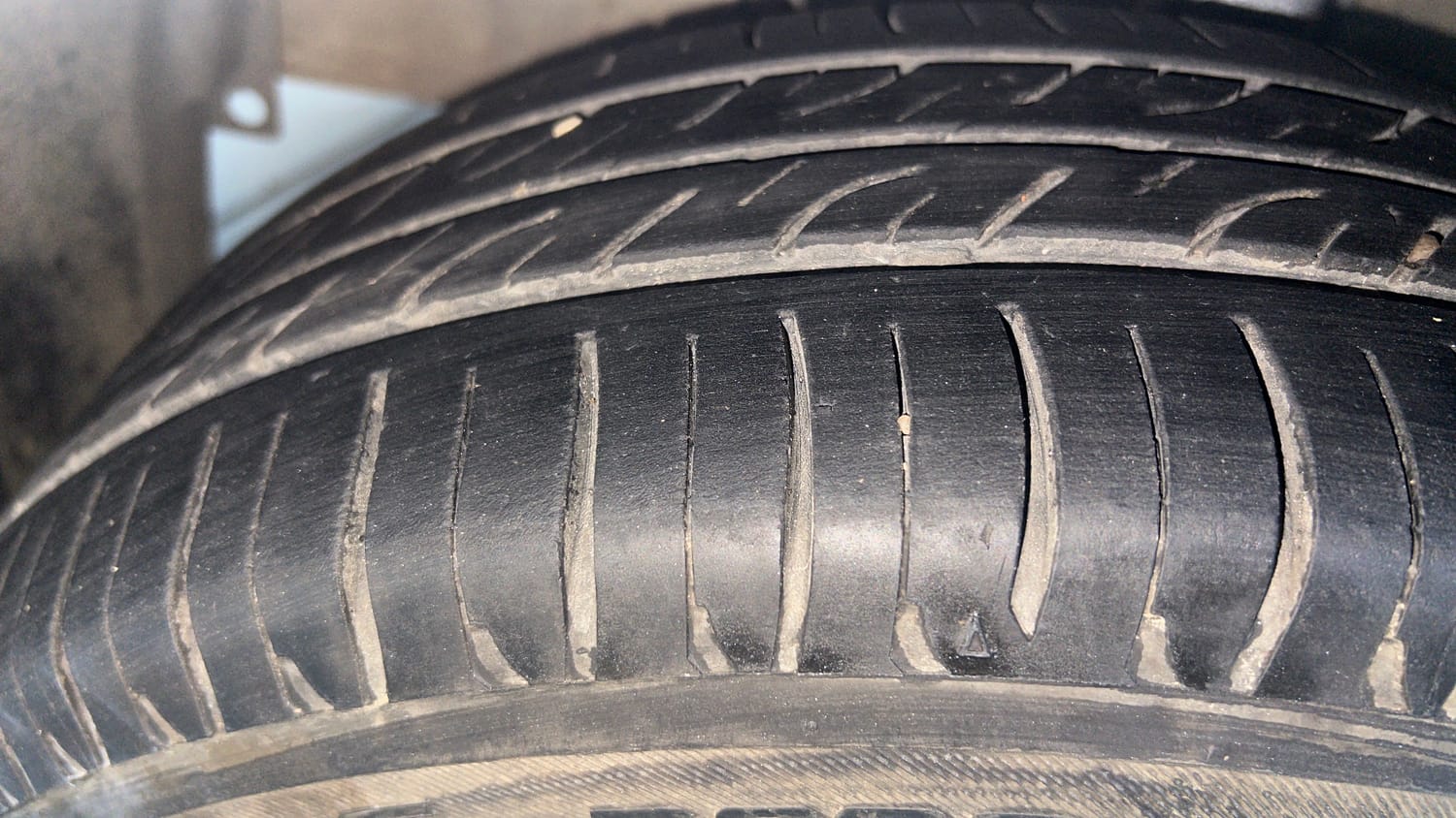 Used 2016 Toyota Etios VX Petrol Manual tyres LEFT FRONT TYRE TREAD VIEW