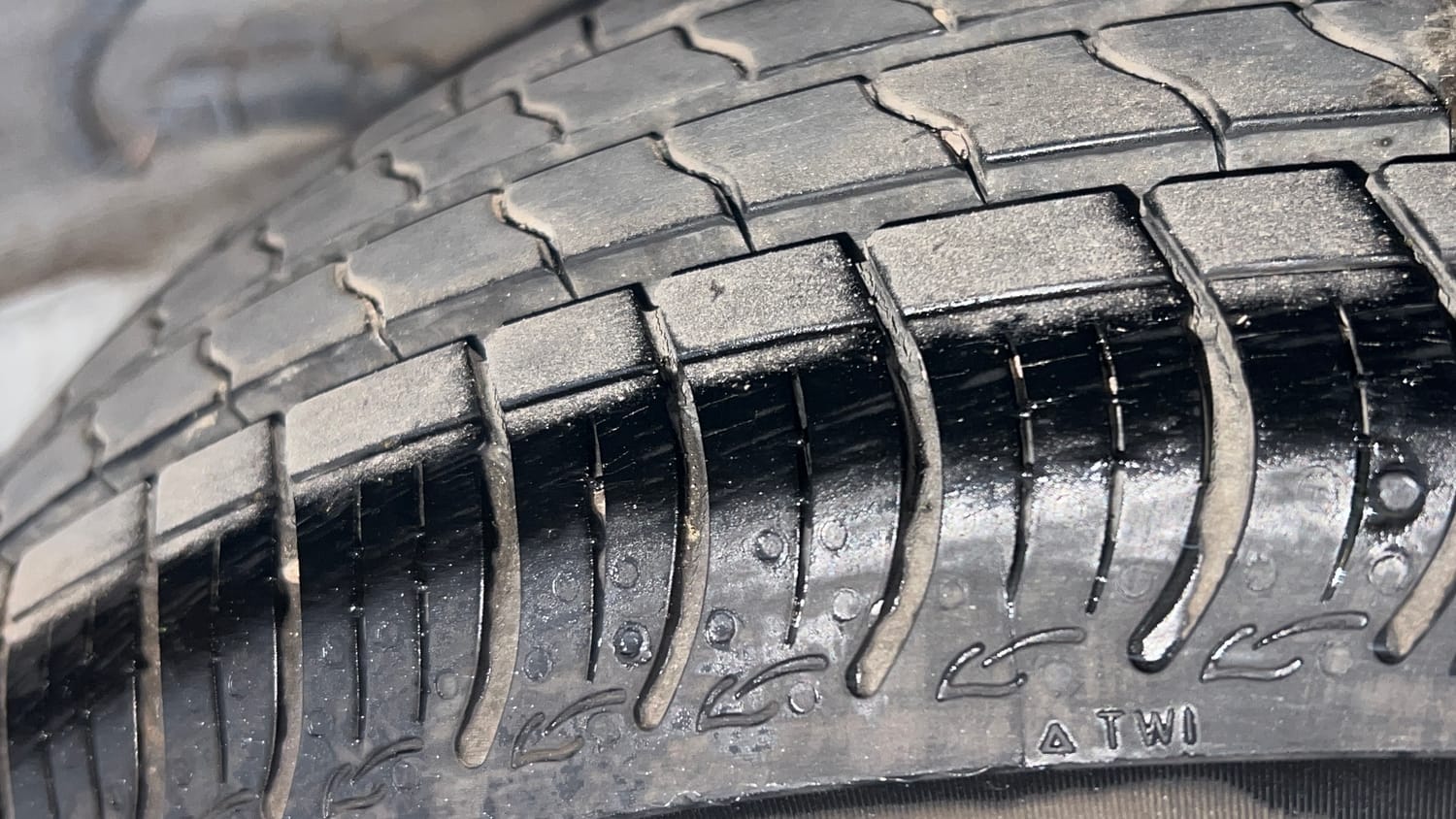 Used 2019 Tata Tiago Revotron XT Petrol Manual tyres LEFT REAR TYRE TREAD VIEW