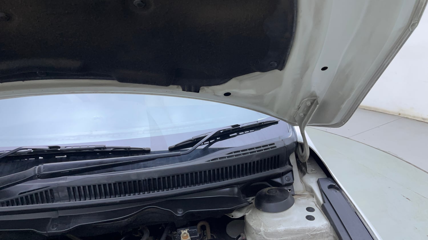 Used 2019 Maruti Suzuki Ciaz Alpha Hybrid 1.5 Petrol Manual engine ENGINE LEFT SIDE HINGE & APRON VIEW